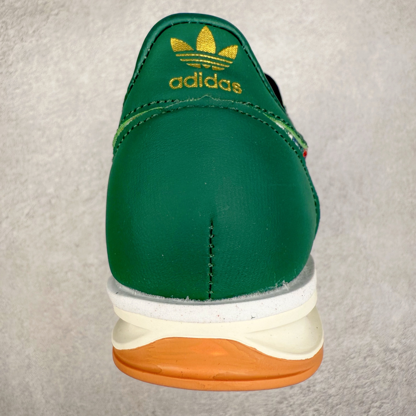 图片[8]-＃HP纯原 AD Wmns SL72 OG 系列德训足球风百搭低帮休闲运动板鞋 JH7226 采用高弹EVA+MODEL+RB三层组合底 区别市面RB一体大底 三层组合鞋底重量与原鞋一致 Originals 将有「T 头鞋」造型的诞生于 1972 年的 SL72 鞋款复刻带回 各位买鞋又有新选择了 1972 年 SL72 问世后 引领了后来阿迪达斯的跑鞋发展方向 其中「SL」代表了 Super Light 彰显了产品轻便的特性 1972 年 SL72 问世后 引领了后来阿迪达斯的跑鞋发展方向 其中「SL」代表了 Super Light 彰显了产品轻便的特性 这次 Originals 延续其轻质经典的基因 带来男女两款 SL72 男生款带来 SL72 RS 鞋型 RS 意为 Reshaped（重塑）鞋款在保留了经典的外观基础上 在尼龙材质里增加了填充物 使鞋型更加挺立和饱满 鞋头则更加圆润 鞋底的 EVA 材质则增加了鞋款的高度 女生款则带来 SL72 OG W 鞋型 OG 顾名思义则是致敬经典款式 相较于 RS（Reshaped）鞋款 鞋身更加纤细 其整体鞋身轮廓、线条、细节、材质上尊崇 70 年代 SL72 的设计 还原经典味道 尺码：36 36⅔ 37⅓ 38 38⅔ 39⅓ 40 40⅔ 41⅓ 42 42⅔ 43⅓ 44 44⅔ 45-选品中心