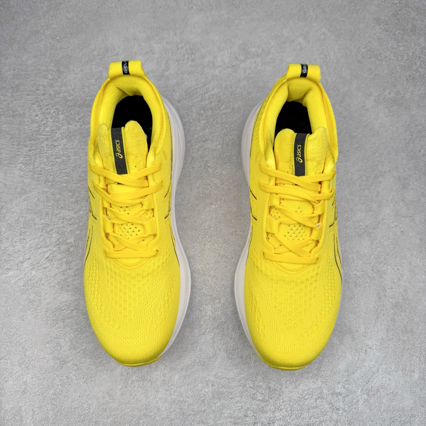 图片[2]-Asics GEL-Nimbus 26 亚瑟士缓震跑鞋 近年复古风潮的势头很旺 ASICS一直坚信保持身体的健康与活力是打造健康快乐的生活方式的最佳途径 ASICS为复古鞋型注入新设计 为玩家的街头穿搭提供了更多可能 GEL-NIMBUSTM9运动鞋最初是为中立和仰卧跑步者设计的长距离训练器 采用原始材料和关键细节重新设计 其Y2K时代的工业外观也被大胆的对比和色块所抵消 尺码：36 36.5 37.5 38 38.5 39 40 40.5 41.5 42 42.5 43.5 44 44.5 45-选品中心