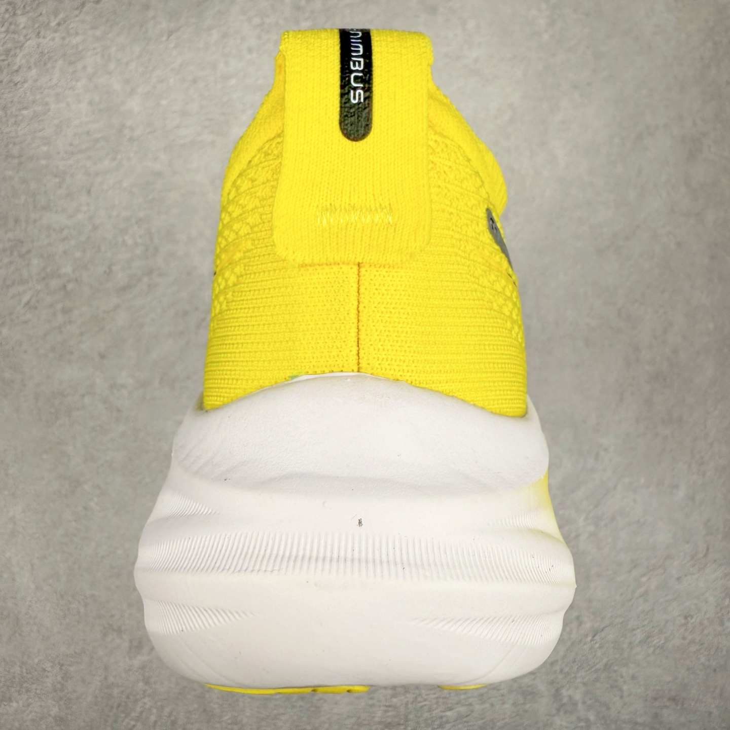 图片[8]-Asics GEL-Nimbus 26 亚瑟士缓震跑鞋 近年复古风潮的势头很旺 ASICS一直坚信保持身体的健康与活力是打造健康快乐的生活方式的最佳途径 ASICS为复古鞋型注入新设计 为玩家的街头穿搭提供了更多可能 GEL-NIMBUSTM9运动鞋最初是为中立和仰卧跑步者设计的长距离训练器 采用原始材料和关键细节重新设计 其Y2K时代的工业外观也被大胆的对比和色块所抵消 尺码：36 36.5 37.5 38 38.5 39 40 40.5 41.5 42 42.5 43.5 44 44.5 45-选品中心