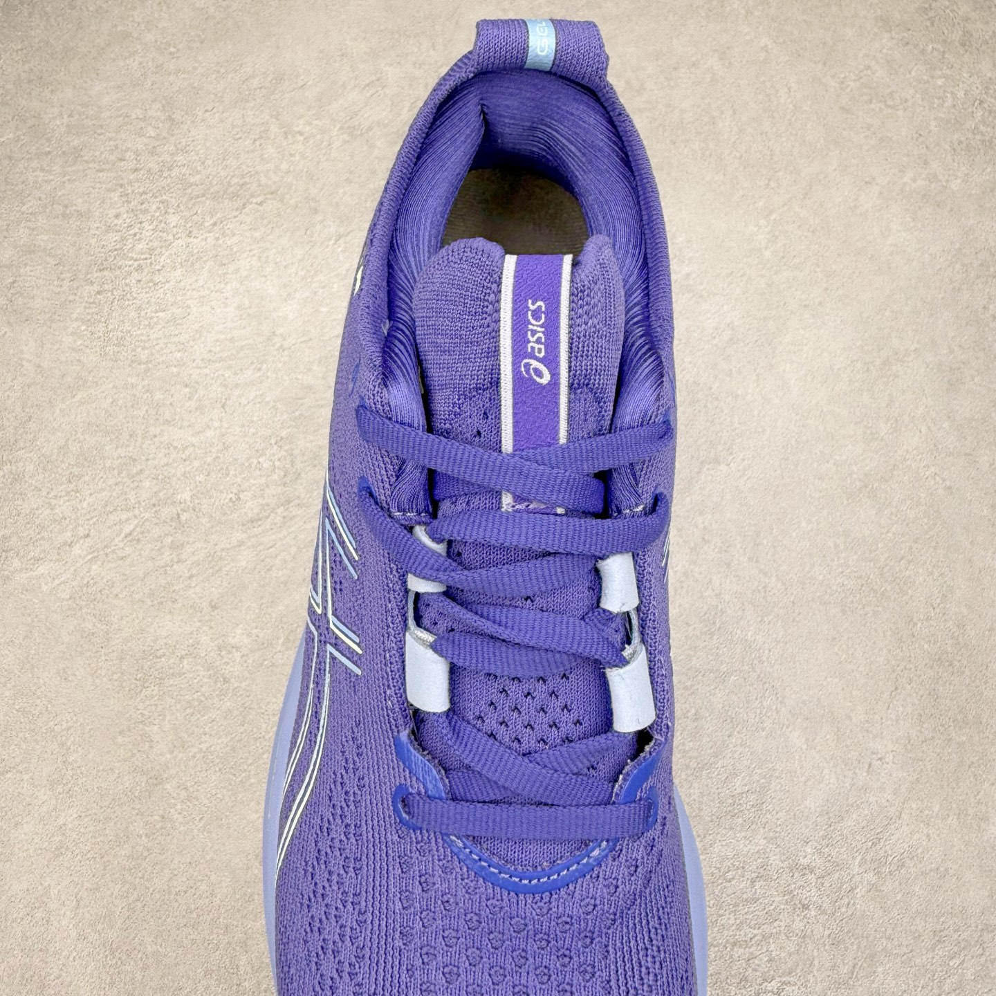 图片[5]-Asics GEL-Nimbus 26 亚瑟士缓震跑鞋 近年复古风潮的势头很旺 ASICS一直坚信保持身体的健康与活力是打造健康快乐的生活方式的最佳途径 ASICS为复古鞋型注入新设计 为玩家的街头穿搭提供了更多可能 GEL-NIMBUSTM9运动鞋最初是为中立和仰卧跑步者设计的长距离训练器 采用原始材料和关键细节重新设计 其Y2K时代的工业外观也被大胆的对比和色块所抵消 尺码：36 36.5 37.5 38 38.5 39 40 40.5 41.5 42 42.5 43.5 44 44.5 45-选品中心