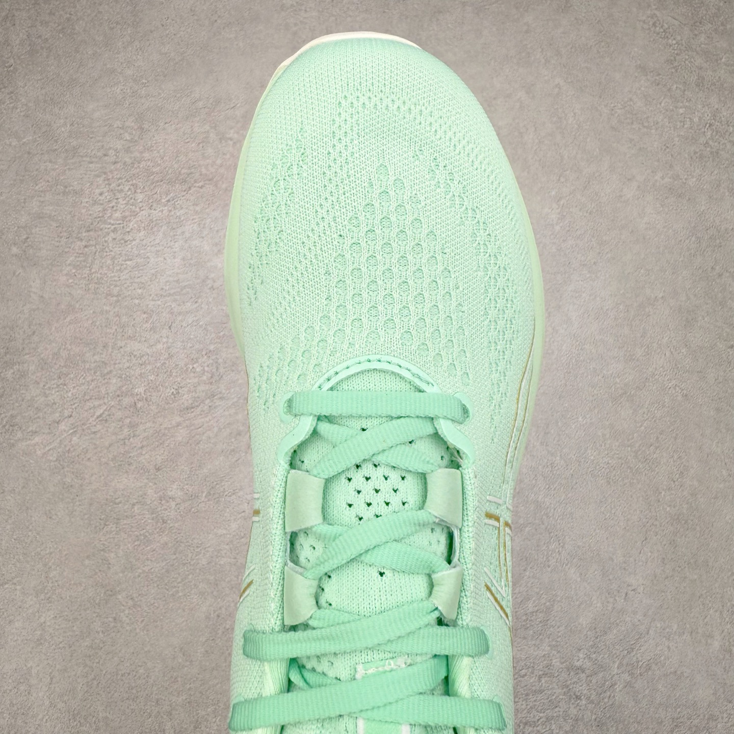 图片[4]-Asics GEL-Nimbus 26 亚瑟士缓震跑鞋 近年复古风潮的势头很旺 ASICS一直坚信保持身体的健康与活力是打造健康快乐的生活方式的最佳途径 ASICS为复古鞋型注入新设计 为玩家的街头穿搭提供了更多可能 GEL-NIMBUSTM9运动鞋最初是为中立和仰卧跑步者设计的长距离训练器 采用原始材料和关键细节重新设计 其Y2K时代的工业外观也被大胆的对比和色块所抵消 尺码：36 36.5 37.5 38 38.5 39 40 40.5 41.5 42 42.5 43.5 44 44.5 45-选品中心