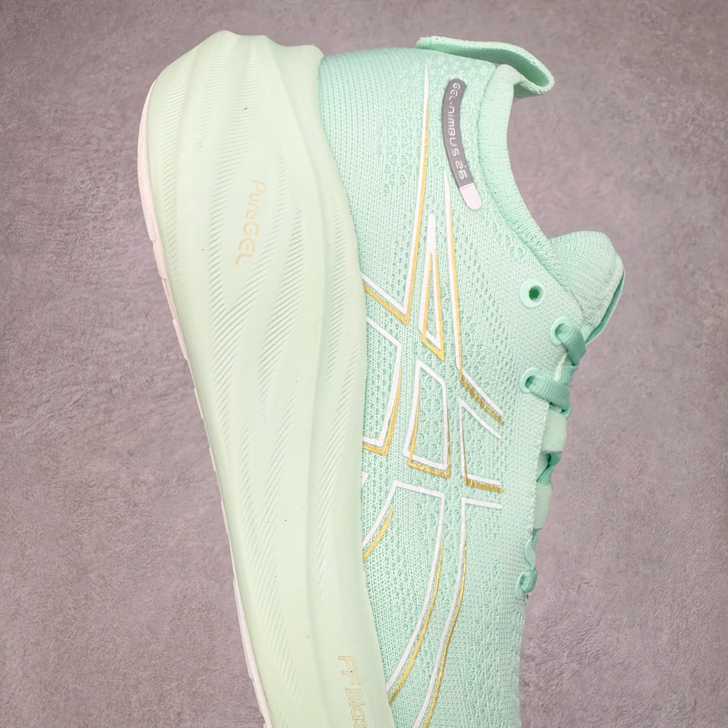 图片[6]-Asics GEL-Nimbus 26 亚瑟士缓震跑鞋 近年复古风潮的势头很旺 ASICS一直坚信保持身体的健康与活力是打造健康快乐的生活方式的最佳途径 ASICS为复古鞋型注入新设计 为玩家的街头穿搭提供了更多可能 GEL-NIMBUSTM9运动鞋最初是为中立和仰卧跑步者设计的长距离训练器 采用原始材料和关键细节重新设计 其Y2K时代的工业外观也被大胆的对比和色块所抵消 尺码：36 36.5 37.5 38 38.5 39 40 40.5 41.5 42 42.5 43.5 44 44.5 45-选品中心