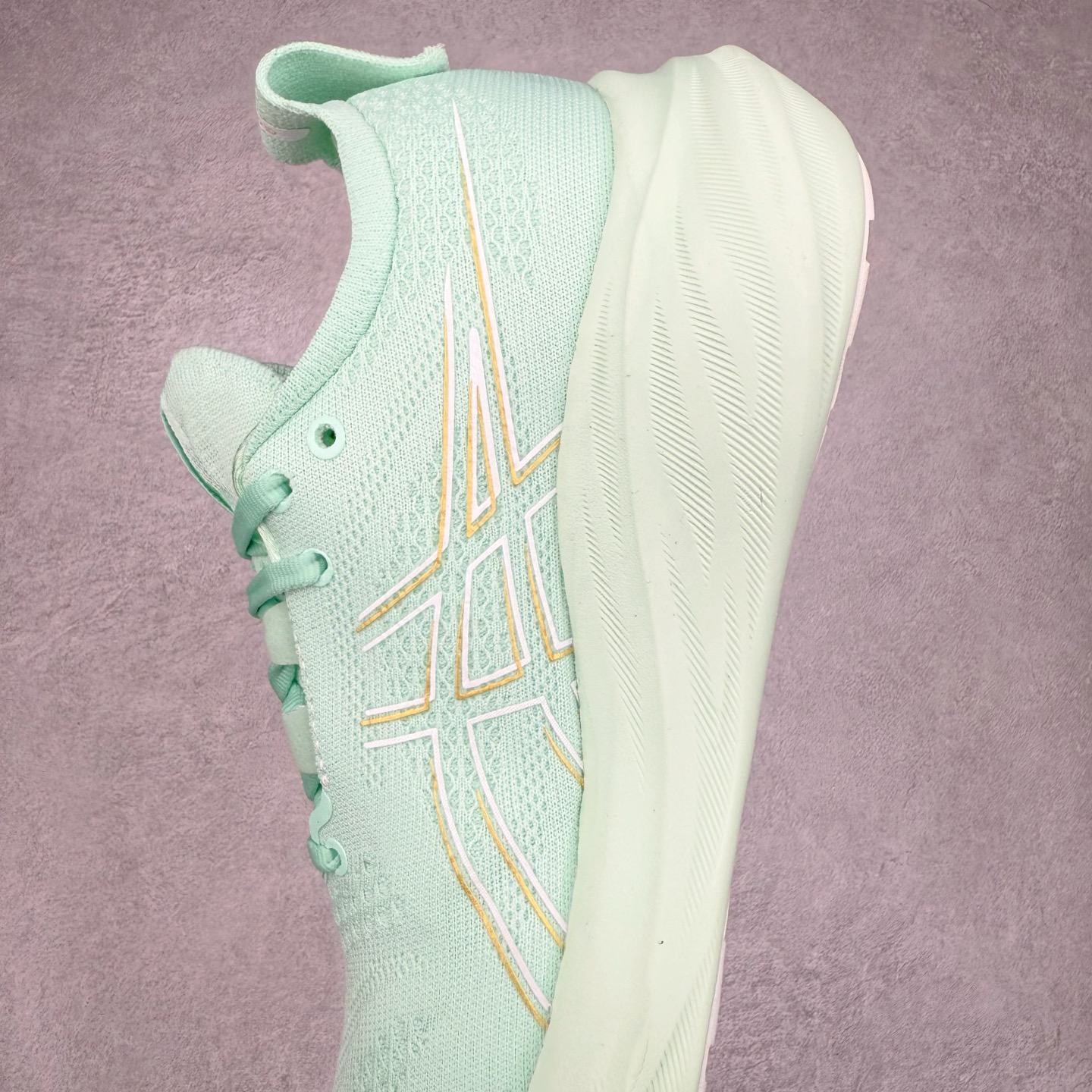 图片[7]-Asics GEL-Nimbus 26 亚瑟士缓震跑鞋 近年复古风潮的势头很旺 ASICS一直坚信保持身体的健康与活力是打造健康快乐的生活方式的最佳途径 ASICS为复古鞋型注入新设计 为玩家的街头穿搭提供了更多可能 GEL-NIMBUSTM9运动鞋最初是为中立和仰卧跑步者设计的长距离训练器 采用原始材料和关键细节重新设计 其Y2K时代的工业外观也被大胆的对比和色块所抵消 尺码：36 36.5 37.5 38 38.5 39 40 40.5 41.5 42 42.5 43.5 44 44.5 45-选品中心