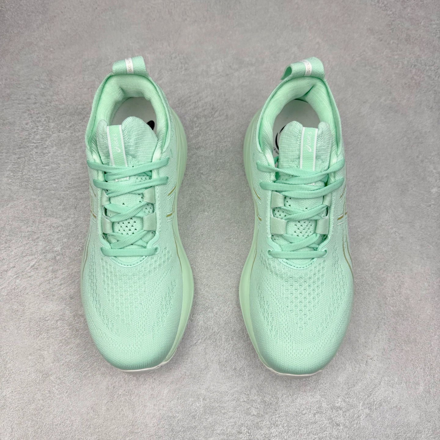 图片[2]-Asics GEL-Nimbus 26 亚瑟士缓震跑鞋 近年复古风潮的势头很旺 ASICS一直坚信保持身体的健康与活力是打造健康快乐的生活方式的最佳途径 ASICS为复古鞋型注入新设计 为玩家的街头穿搭提供了更多可能 GEL-NIMBUSTM9运动鞋最初是为中立和仰卧跑步者设计的长距离训练器 采用原始材料和关键细节重新设计 其Y2K时代的工业外观也被大胆的对比和色块所抵消 尺码：36 36.5 37.5 38 38.5 39 40 40.5 41.5 42 42.5 43.5 44 44.5 45-选品中心