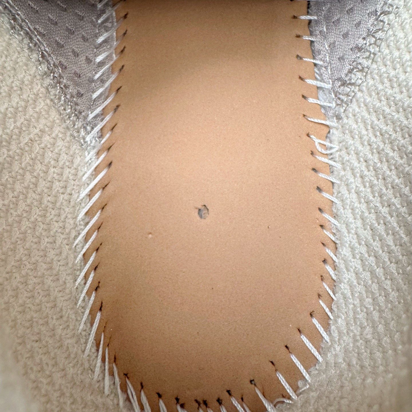 图片[10]-＃VG零售版 BALENCIAGA 3XL Sneakers 巴黎世家十代网布系带低帮走秀复古老爹鞋 全套原纸板楦头开发 最原汁原味的灵魂版型 全鞋荧光划线卡点 胶水把控整洁度追求极致完美 每一双都是工艺品 多重QC质检 超越公司货的品控标准 实实在在的免检产品 原盒原配 正确字体电绣 粗细、位置、大小正确 侧边TPU 透气孔匹配意产原版 正确分离大底 TPU软底 原版一致大底LOGO 立体感十足 原厂皮料水洗做旧 采购原厂网纱 不含皮革 网布材料和聚氨酯 磨损效果 鞋头边缘和后帮 Balenciaga 徽标 鞋面和后跟凸印尺码 鞋舌 3XL 橡胶品牌标识和反光细节 鞋帮拉袢和鞋舌拉祥 配反光细节 备用鞋带在鞋履前侧 可在穿着前取下 便于不同造型搭配 正常尺码 尺码：35 36 37 38 39 40 41 42 43 44 45 46-选品中心