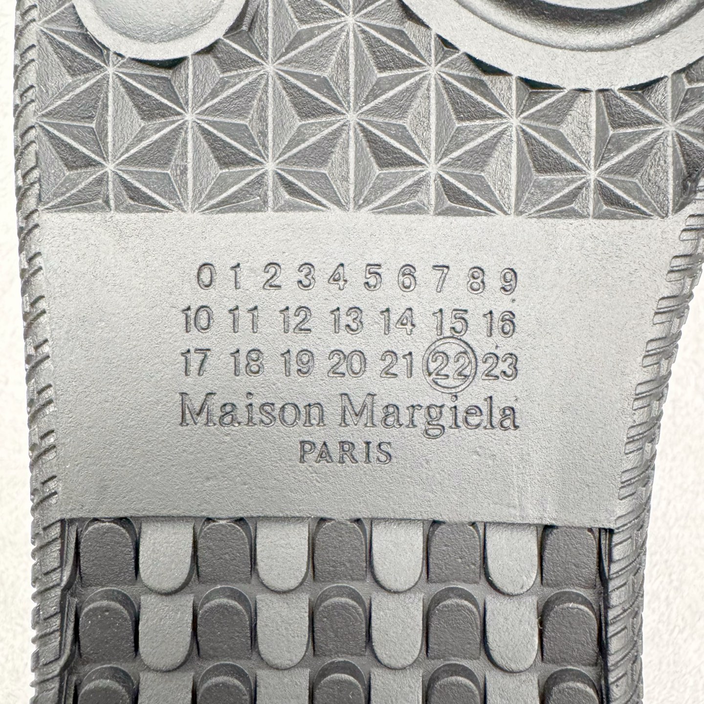图片[13]-＃LJ渠道版 Maison Margiela Calfskin Replica 马吉拉复古低帮时尚德训鞋 上万点击率爆款 高端零售专供批次 全套原楦原纸板原厂数据开发 全鞋荧光划线卡点 胶水把控整洁度追求极致完美 多重QC质检 超越公司货的品控标准 实实在在的免检产品 原盒原配防尘袋购物卡 全网唯一正确0-23数字排版 一比一间距字体 内里全头层小羊皮 原版防滑鞋底设计 灰色翻毛牛皮 白色细纹贝利头层皮 依照原版逐帧开发 原装淡粉纸板中底带编号钢印 尺码：35 36 36.5 37 38 39 40 41 42 42.5 43 44 44.5 45-选品中心
