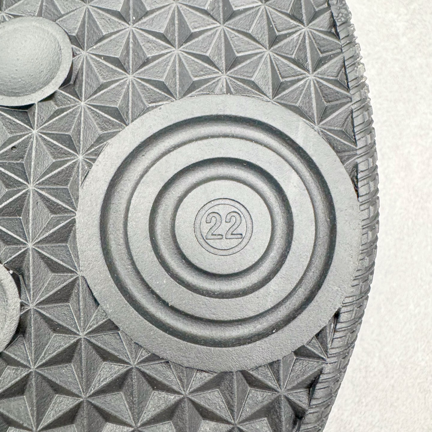 图片[14]-＃LJ渠道版 Maison Margiela Calfskin Replica 马吉拉复古低帮时尚德训鞋 上万点击率爆款 高端零售专供批次 全套原楦原纸板原厂数据开发 全鞋荧光划线卡点 胶水把控整洁度追求极致完美 多重QC质检 超越公司货的品控标准 实实在在的免检产品 原盒原配防尘袋购物卡 全网唯一正确0-23数字排版 一比一间距字体 内里全头层小羊皮 原版防滑鞋底设计 灰色翻毛牛皮 白色细纹贝利头层皮 依照原版逐帧开发 原装淡粉纸板中底带编号钢印 尺码：35 36 36.5 37 38 39 40 41 42 42.5 43 44 44.5 45-选品中心