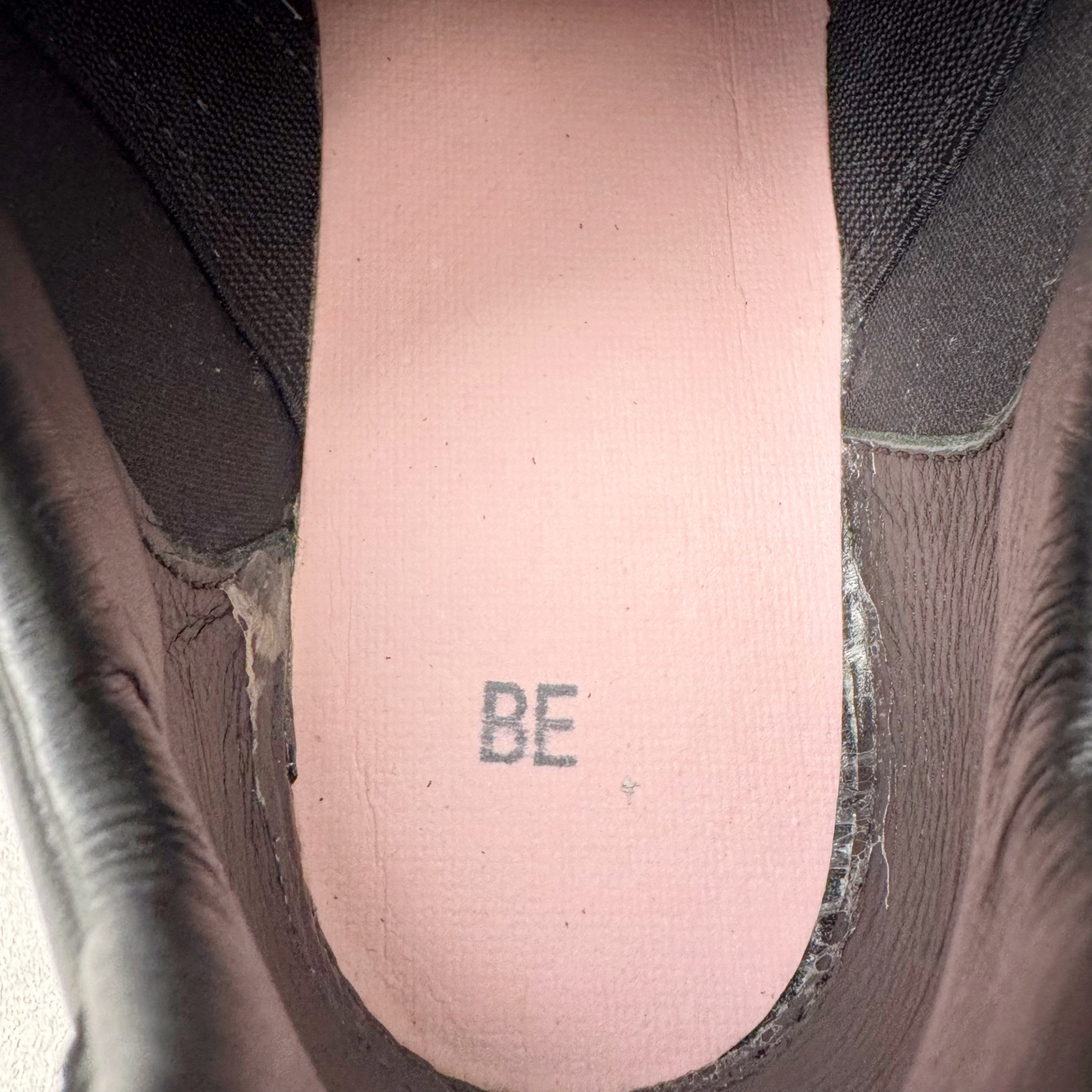 图片[19]-＃LJ渠道版 Maison Margiela Calfskin Replica 马吉拉复古低帮时尚德训鞋 上万点击率爆款 高端零售专供批次 全套原楦原纸板原厂数据开发 全鞋荧光划线卡点 胶水把控整洁度追求极致完美 多重QC质检 超越公司货的品控标准 实实在在的免检产品 原盒原配防尘袋购物卡 全网唯一正确0-23数字排版 一比一间距字体 内里全头层小羊皮 原版防滑鞋底设计 灰色翻毛牛皮 白色细纹贝利头层皮 依照原版逐帧开发 原装淡粉纸板中底带编号钢印 尺码：35 36 36.5 37 38 39 40 41 42 42.5 43 44 44.5 45-选品中心