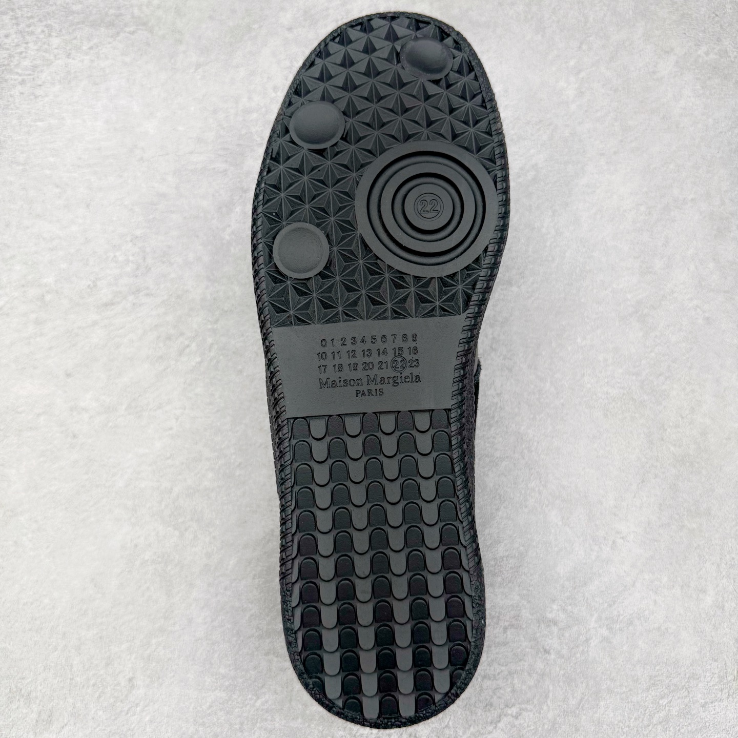 图片[9]-＃LJ渠道版 Maison Margiela Calfskin Replica 马吉拉复古低帮时尚德训鞋 上万点击率爆款 高端零售专供批次 全套原楦原纸板原厂数据开发 全鞋荧光划线卡点 胶水把控整洁度追求极致完美 多重QC质检 超越公司货的品控标准 实实在在的免检产品 原盒原配防尘袋购物卡 全网唯一正确0-23数字排版 一比一间距字体 内里全头层小羊皮 原版防滑鞋底设计 灰色翻毛牛皮 白色细纹贝利头层皮 依照原版逐帧开发 原装淡粉纸板中底带编号钢印 尺码：35 36 36.5 37 38 39 40 41 42 42.5 43 44 44.5 45-选品中心