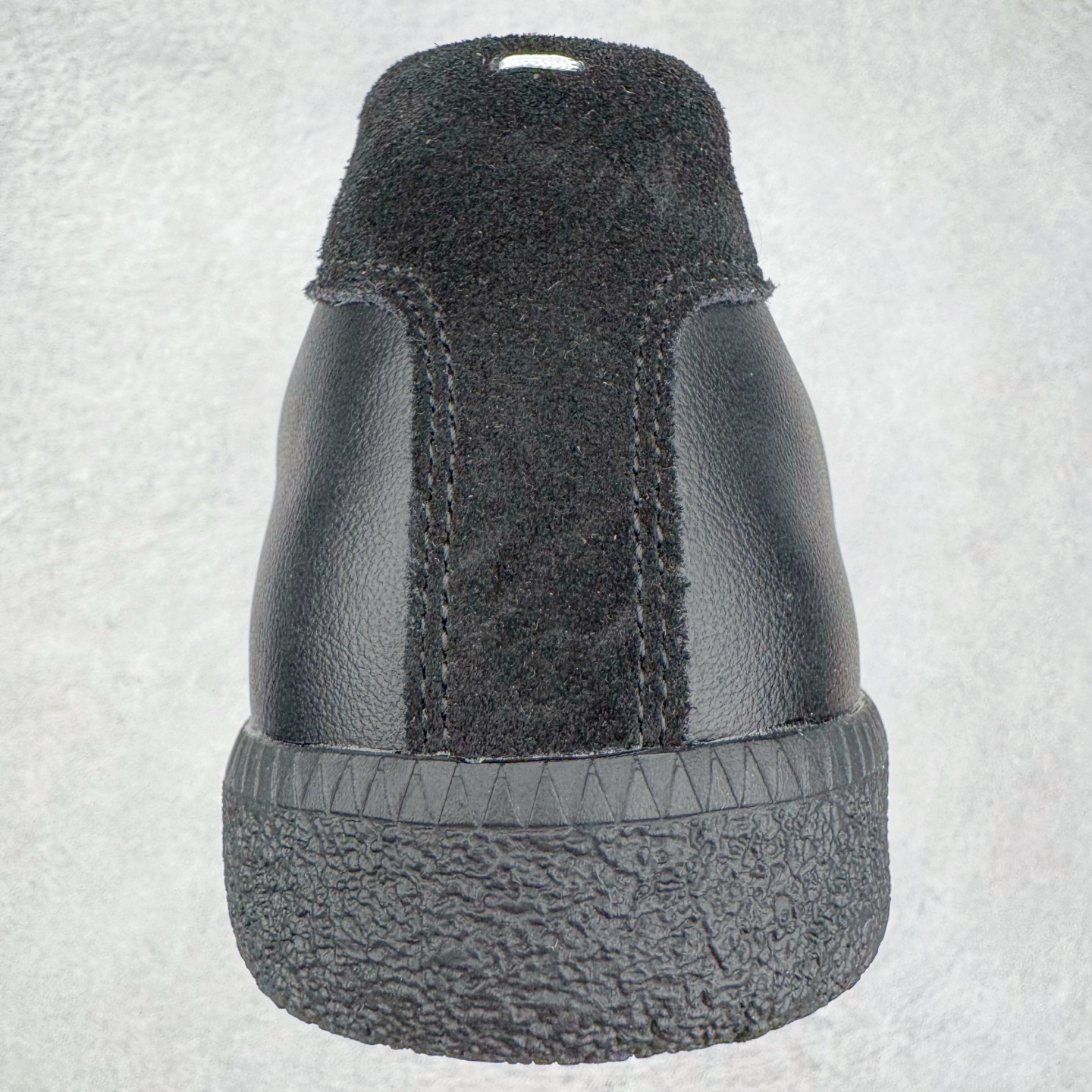 图片[8]-＃LJ渠道版 Maison Margiela Calfskin Replica 马吉拉复古低帮时尚德训鞋 上万点击率爆款 高端零售专供批次 全套原楦原纸板原厂数据开发 全鞋荧光划线卡点 胶水把控整洁度追求极致完美 多重QC质检 超越公司货的品控标准 实实在在的免检产品 原盒原配防尘袋购物卡 全网唯一正确0-23数字排版 一比一间距字体 内里全头层小羊皮 原版防滑鞋底设计 灰色翻毛牛皮 白色细纹贝利头层皮 依照原版逐帧开发 原装淡粉纸板中底带编号钢印 尺码：35 36 36.5 37 38 39 40 41 42 42.5 43 44 44.5 45-选品中心