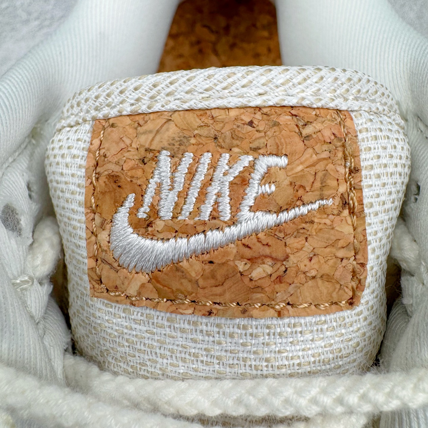 图片[17]-＃YC纯原 NK Dunk Low 蘑菇绿粉 IB8876-661 实力大厂出品 新配色陆续开发 利润个位数只为口碑 全套原纸板楦头开发 确保原汁原味 完美呈现DUNK版型 一比一鞋头弧度高度鞋身弧度 此版本只针对中端市场 皮料材质有所更替 其他数据细节工艺流程均保持一致 绝不口嗨 细节品控鞋型随意对比 独家私模官方第六代原厂航空铝磨具打磨大底 鞋头坡度极致还原 无解鞋型 原盒原配 圈内天花板工艺 原厂玻璃冲刀 超高清洁度 全鞋零毛边皮料切割 原厂中底布点胶 中底布拉帮走线遵循公司 尺码：36 36.5 37.5 38 38.5 39 40 40.5 41 42 42.5 43 44 44.5 45 46-选品中心