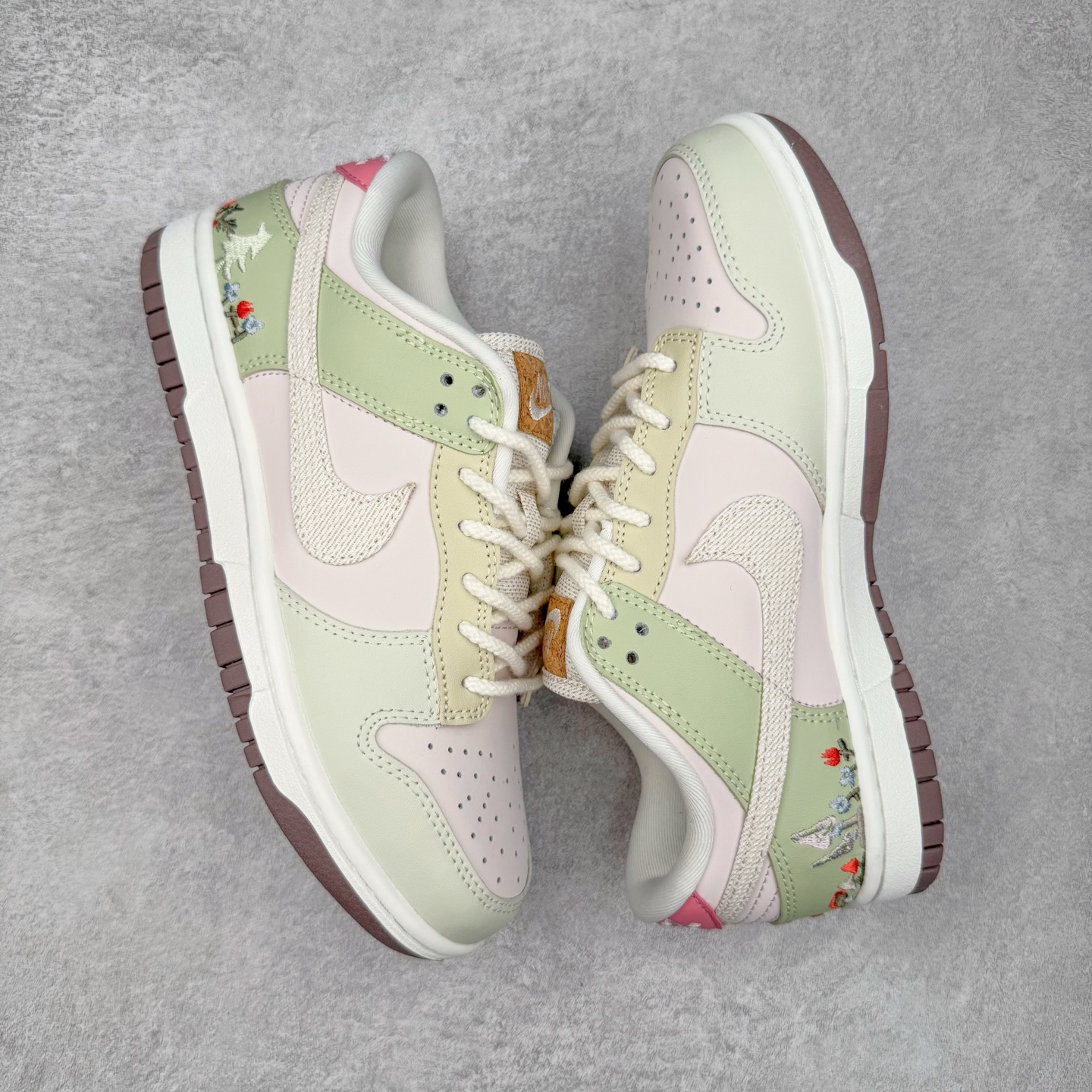 图片[3]-＃YC纯原 NK Dunk Low 蘑菇绿粉 IB8876-661 实力大厂出品 新配色陆续开发 利润个位数只为口碑 全套原纸板楦头开发 确保原汁原味 完美呈现DUNK版型 一比一鞋头弧度高度鞋身弧度 此版本只针对中端市场 皮料材质有所更替 其他数据细节工艺流程均保持一致 绝不口嗨 细节品控鞋型随意对比 独家私模官方第六代原厂航空铝磨具打磨大底 鞋头坡度极致还原 无解鞋型 原盒原配 圈内天花板工艺 原厂玻璃冲刀 超高清洁度 全鞋零毛边皮料切割 原厂中底布点胶 中底布拉帮走线遵循公司 尺码：36 36.5 37.5 38 38.5 39 40 40.5 41 42 42.5 43 44 44.5 45 46-选品中心