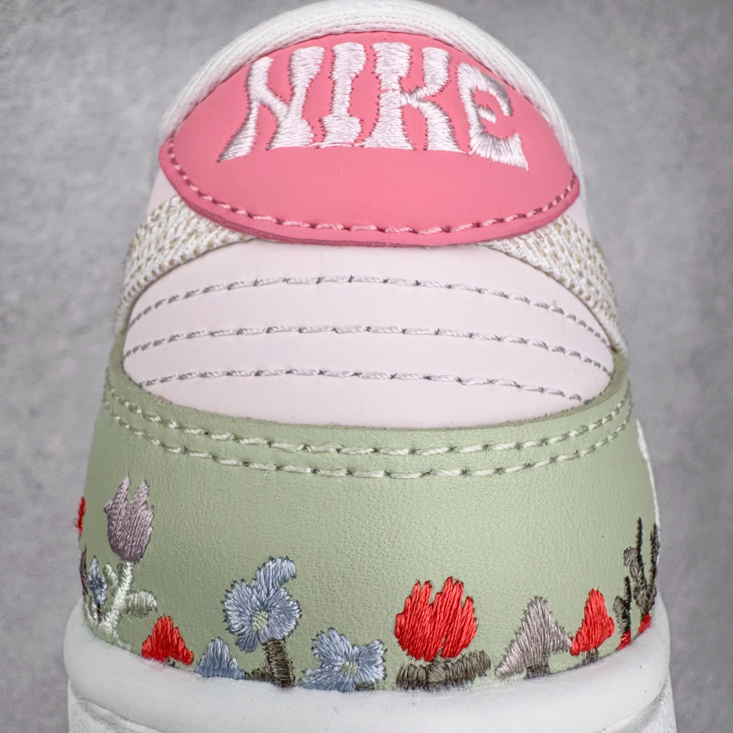 图片[10]-＃YC纯原 NK Dunk Low 蘑菇绿粉 IB8876-661 实力大厂出品 新配色陆续开发 利润个位数只为口碑 全套原纸板楦头开发 确保原汁原味 完美呈现DUNK版型 一比一鞋头弧度高度鞋身弧度 此版本只针对中端市场 皮料材质有所更替 其他数据细节工艺流程均保持一致 绝不口嗨 细节品控鞋型随意对比 独家私模官方第六代原厂航空铝磨具打磨大底 鞋头坡度极致还原 无解鞋型 原盒原配 圈内天花板工艺 原厂玻璃冲刀 超高清洁度 全鞋零毛边皮料切割 原厂中底布点胶 中底布拉帮走线遵循公司 尺码：36 36.5 37.5 38 38.5 39 40 40.5 41 42 42.5 43 44 44.5 45 46-选品中心