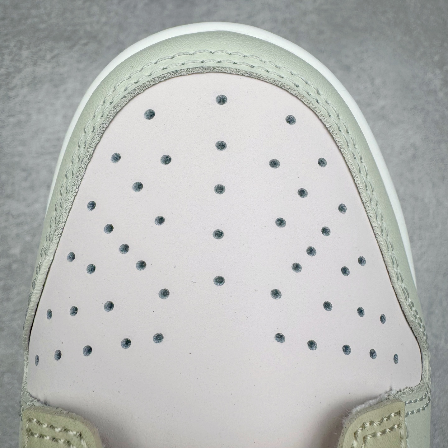 图片[16]-＃YC纯原 NK Dunk Low 蘑菇绿粉 IB8876-661 实力大厂出品 新配色陆续开发 利润个位数只为口碑 全套原纸板楦头开发 确保原汁原味 完美呈现DUNK版型 一比一鞋头弧度高度鞋身弧度 此版本只针对中端市场 皮料材质有所更替 其他数据细节工艺流程均保持一致 绝不口嗨 细节品控鞋型随意对比 独家私模官方第六代原厂航空铝磨具打磨大底 鞋头坡度极致还原 无解鞋型 原盒原配 圈内天花板工艺 原厂玻璃冲刀 超高清洁度 全鞋零毛边皮料切割 原厂中底布点胶 中底布拉帮走线遵循公司 尺码：36 36.5 37.5 38 38.5 39 40 40.5 41 42 42.5 43 44 44.5 45 46-选品中心