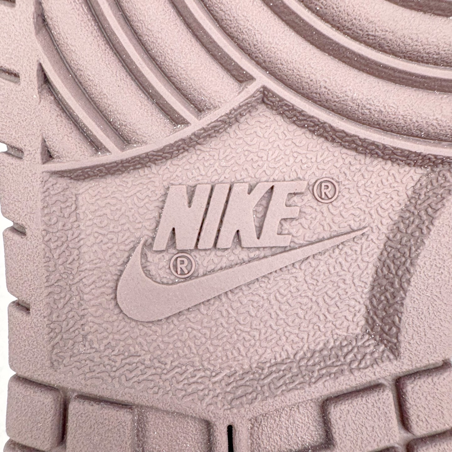 图片[11]-＃YC纯原 NK Dunk Low 蘑菇绿粉 IB8876-661 实力大厂出品 新配色陆续开发 利润个位数只为口碑 全套原纸板楦头开发 确保原汁原味 完美呈现DUNK版型 一比一鞋头弧度高度鞋身弧度 此版本只针对中端市场 皮料材质有所更替 其他数据细节工艺流程均保持一致 绝不口嗨 细节品控鞋型随意对比 独家私模官方第六代原厂航空铝磨具打磨大底 鞋头坡度极致还原 无解鞋型 原盒原配 圈内天花板工艺 原厂玻璃冲刀 超高清洁度 全鞋零毛边皮料切割 原厂中底布点胶 中底布拉帮走线遵循公司 尺码：36 36.5 37.5 38 38.5 39 40 40.5 41 42 42.5 43 44 44.5 45 46-选品中心