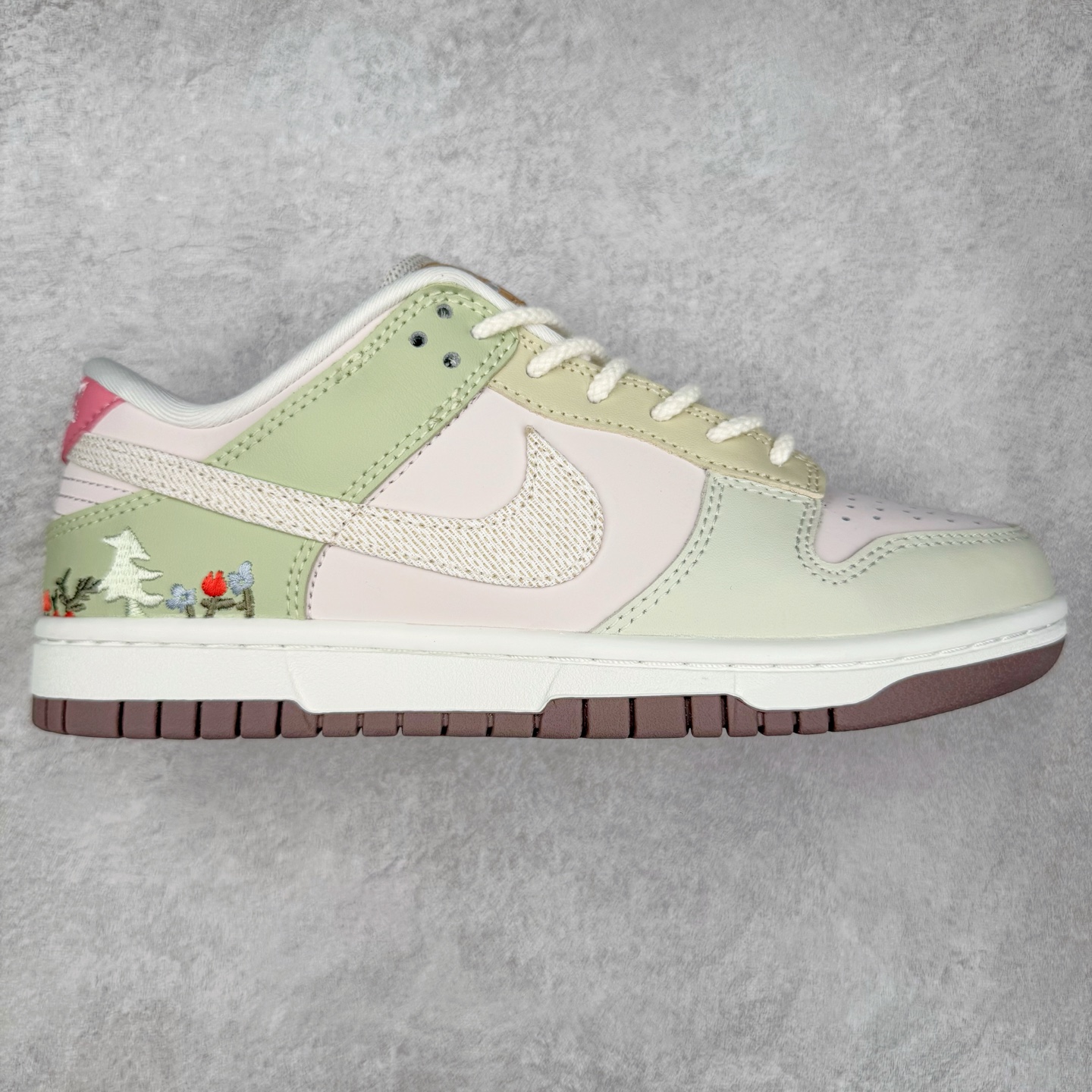 ＃YC纯原 NK Dunk Low 蘑菇绿粉 IB8876-661 实力大厂出品 新配色陆续开发 利润个位数只为口碑 全套原纸板楦头开发 确保原汁原味 完美呈现DUNK版型 一比一鞋头弧度高度鞋身弧度 此版本只针对中端市场 皮料材质有所更替 其他数据细节工艺流程均保持一致 绝不口嗨 细节品控鞋型随意对比 独家私模官方第六代原厂航空铝磨具打磨大底 鞋头坡度极致还原 无解鞋型 原盒原配 圈内天花板工艺 原厂玻璃冲刀 超高清洁度 全鞋零毛边皮料切割 原厂中底布点胶 中底布拉帮走线遵循公司 尺码：36 36.5 37.5 38 38.5 39 40 40.5 41 42 42.5 43 44 44.5 45 46-选品中心