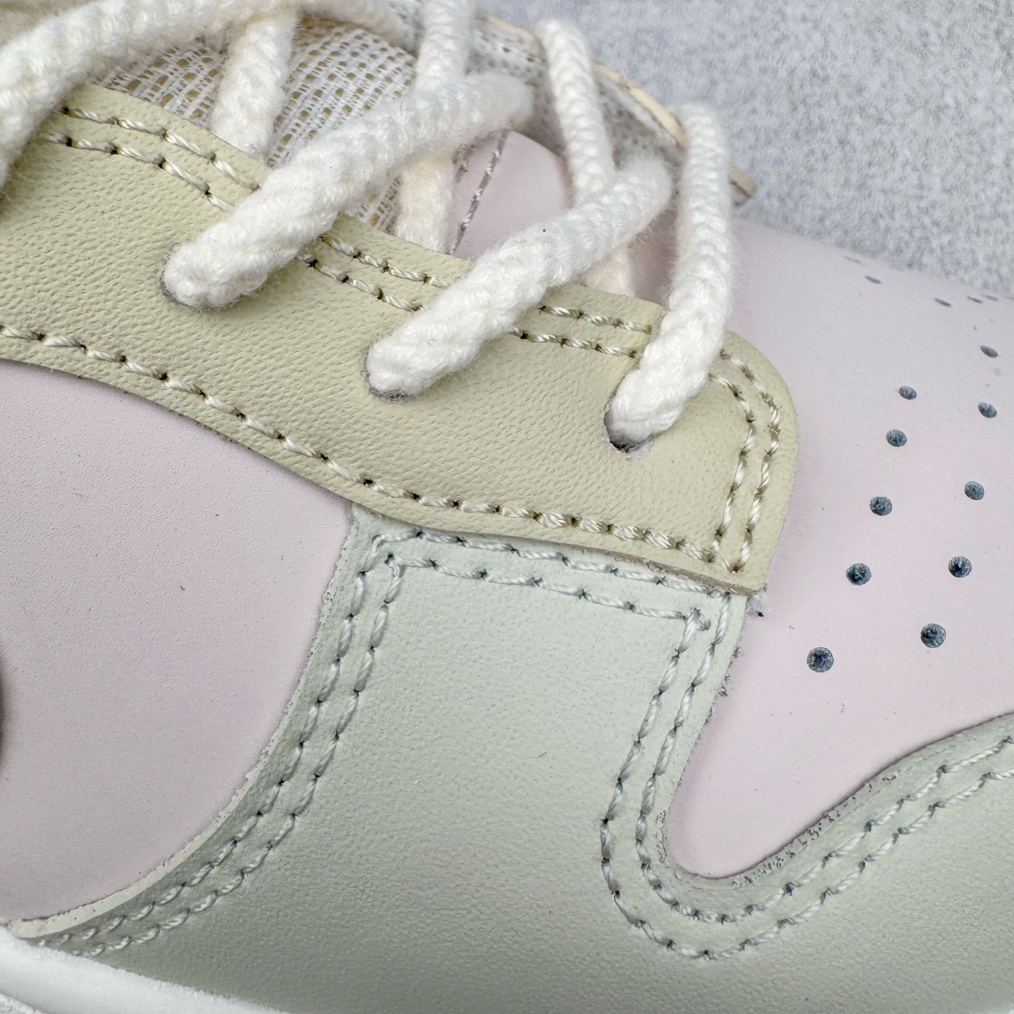 图片[12]-＃YC纯原 NK Dunk Low 蘑菇绿粉 IB8876-661 实力大厂出品 新配色陆续开发 利润个位数只为口碑 全套原纸板楦头开发 确保原汁原味 完美呈现DUNK版型 一比一鞋头弧度高度鞋身弧度 此版本只针对中端市场 皮料材质有所更替 其他数据细节工艺流程均保持一致 绝不口嗨 细节品控鞋型随意对比 独家私模官方第六代原厂航空铝磨具打磨大底 鞋头坡度极致还原 无解鞋型 原盒原配 圈内天花板工艺 原厂玻璃冲刀 超高清洁度 全鞋零毛边皮料切割 原厂中底布点胶 中底布拉帮走线遵循公司 尺码：36 36.5 37.5 38 38.5 39 40 40.5 41 42 42.5 43 44 44.5 45 46-选品中心