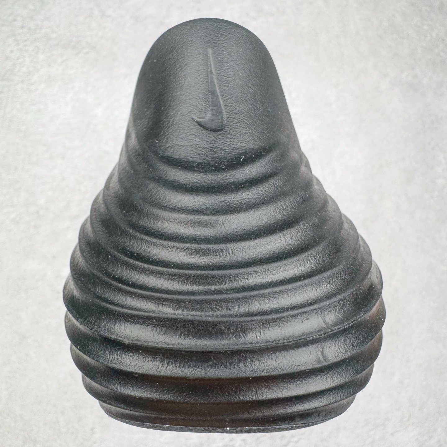 图片[8]-＃Lw纯原 NK ReactX Rejuven8 简约舒适百搭洞洞鞋 FV5060-001 重金购入原鞋及原档案磨具生产指令开发 唯一正确组合大底 组合侧面Logo 鞋头不过分上翘 后跟Logo 凹凸明显 轮廓分明 LOGO内侧钢印清晰工整 原厂磨具全鞋无多余毛边 同源公司EVA粒子环保塑料 原厂指令配方 无任何异味 弹性卡色均保持原鞋一致 匠心打造 鞋口弧度大小 鞋面色泽质感同步原鞋 LOGO内侧钢印清晰工整 从名字就能看出，这款鞋搭载了React X缓震科技，保证了舒适的脚感和轻盈的穿着体验。设计上，这双鞋采用了近几年非常流行的洞洞鞋风格，但特别之处在于加入了波浪纹路细节，让整个鞋型看起来更有立体感，视觉上也增添了几分现代感。尺码：36 36.5 37.5 38 38.5 39 40 40.5 41 42 42.5 43 44 44.5 45 46.5 47.5 48.5-选品中心