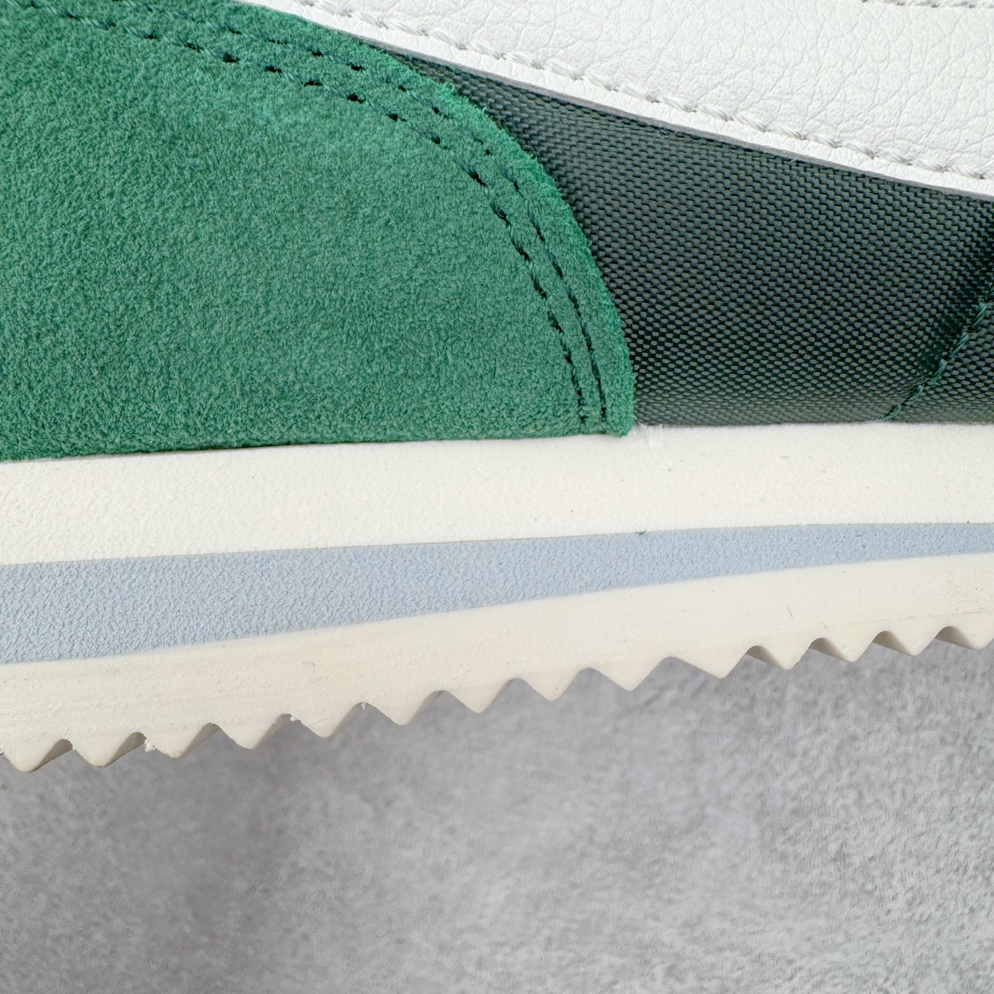 图片[18]-＃JC纯原 NK Classic Cortez Leather 阿甘复古初代皮革慢跑鞋 DZ2795-300 实体平台指令订单 全套原纸板楦头开发 原厂数据大底磨具 一比一鞋头弧度高度鞋身弧度 细节品控鞋型随意对比 正确烫金高频细节 公司级标准检验QC 区分市面一切版本 完美复刻阿甘复古鞋型 尺码：35.5 36 36.5 37.5 38 38.5 39 40 40.5 41 42 42.5 43 44 45-选品中心