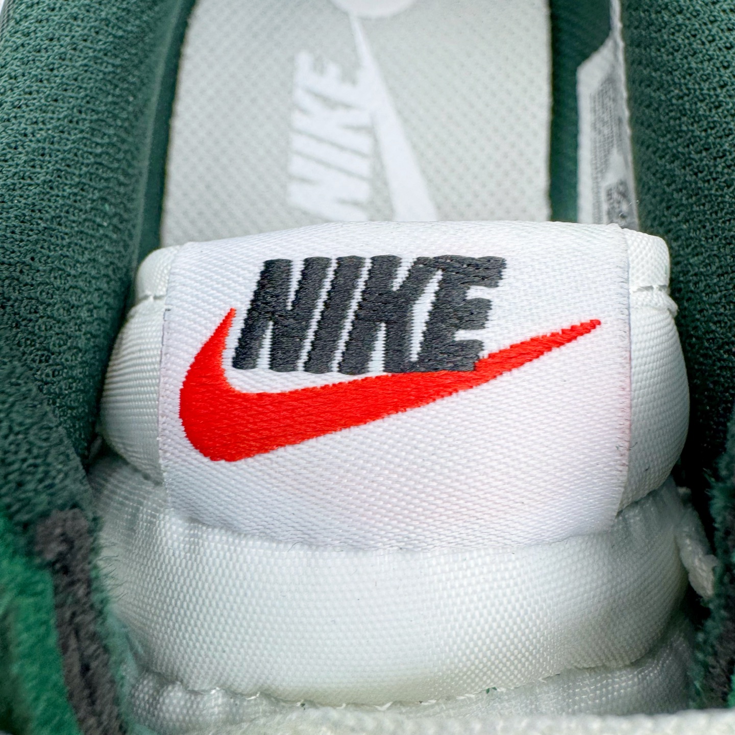 图片[13]-＃JC纯原 NK Classic Cortez Leather 阿甘复古初代皮革慢跑鞋 DZ2795-300 实体平台指令订单 全套原纸板楦头开发 原厂数据大底磨具 一比一鞋头弧度高度鞋身弧度 细节品控鞋型随意对比 正确烫金高频细节 公司级标准检验QC 区分市面一切版本 完美复刻阿甘复古鞋型 尺码：35.5 36 36.5 37.5 38 38.5 39 40 40.5 41 42 42.5 43 44 45-选品中心