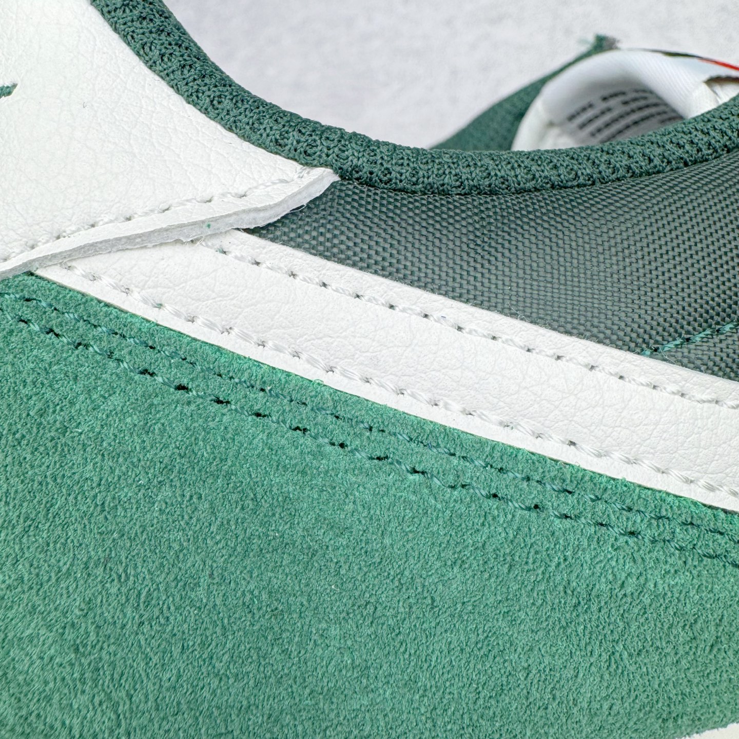 图片[17]-＃JC纯原 NK Classic Cortez Leather 阿甘复古初代皮革慢跑鞋 DZ2795-300 实体平台指令订单 全套原纸板楦头开发 原厂数据大底磨具 一比一鞋头弧度高度鞋身弧度 细节品控鞋型随意对比 正确烫金高频细节 公司级标准检验QC 区分市面一切版本 完美复刻阿甘复古鞋型 尺码：35.5 36 36.5 37.5 38 38.5 39 40 40.5 41 42 42.5 43 44 45-选品中心