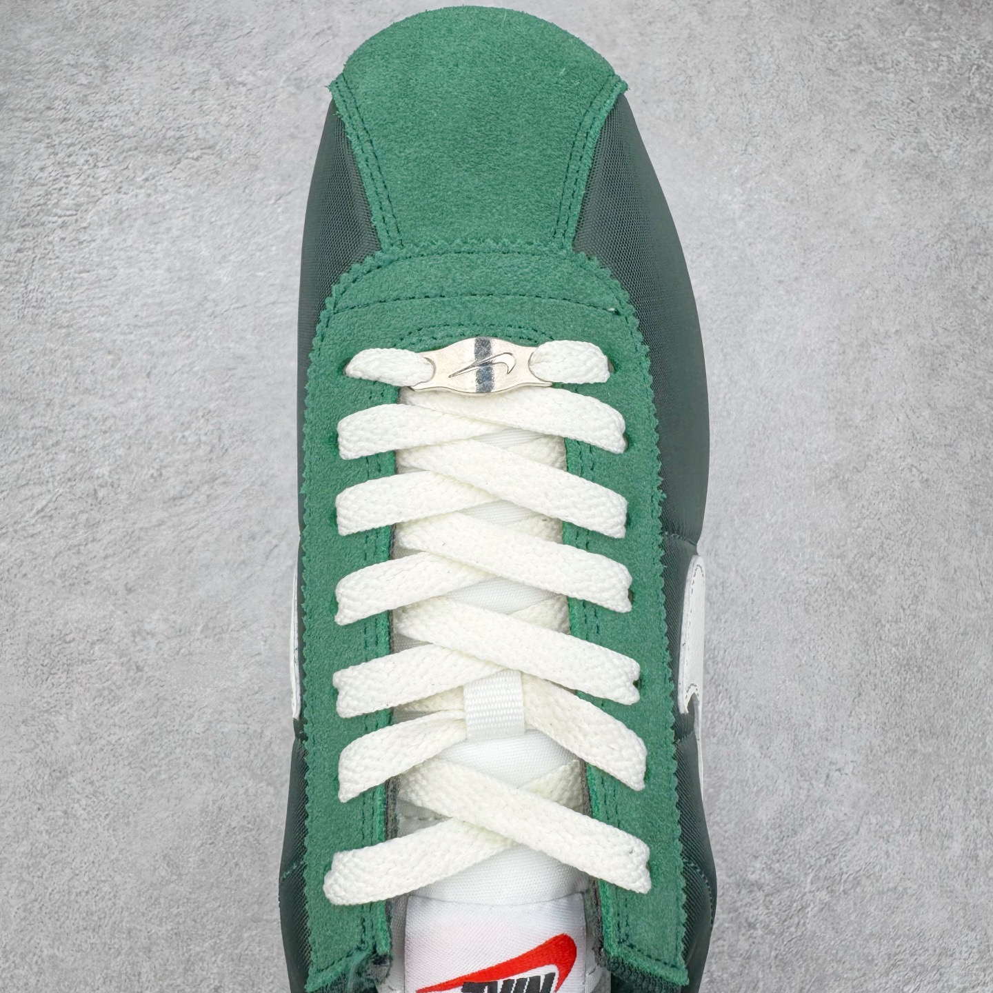 图片[4]-＃JC纯原 NK Classic Cortez Leather 阿甘复古初代皮革慢跑鞋 DZ2795-300 实体平台指令订单 全套原纸板楦头开发 原厂数据大底磨具 一比一鞋头弧度高度鞋身弧度 细节品控鞋型随意对比 正确烫金高频细节 公司级标准检验QC 区分市面一切版本 完美复刻阿甘复古鞋型 尺码：35.5 36 36.5 37.5 38 38.5 39 40 40.5 41 42 42.5 43 44 45-选品中心