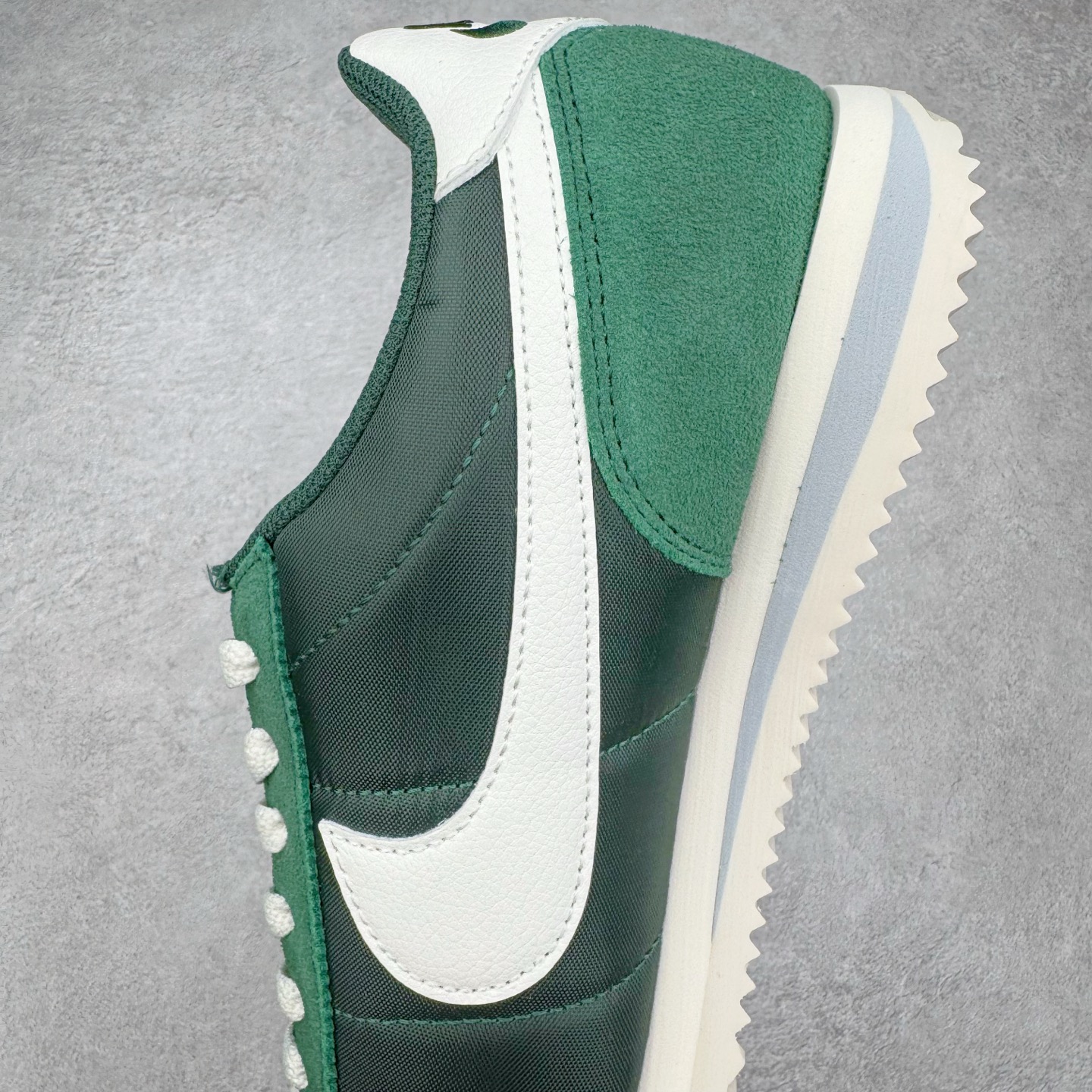 图片[7]-＃JC纯原 NK Classic Cortez Leather 阿甘复古初代皮革慢跑鞋 DZ2795-300 实体平台指令订单 全套原纸板楦头开发 原厂数据大底磨具 一比一鞋头弧度高度鞋身弧度 细节品控鞋型随意对比 正确烫金高频细节 公司级标准检验QC 区分市面一切版本 完美复刻阿甘复古鞋型 尺码：35.5 36 36.5 37.5 38 38.5 39 40 40.5 41 42 42.5 43 44 45-选品中心