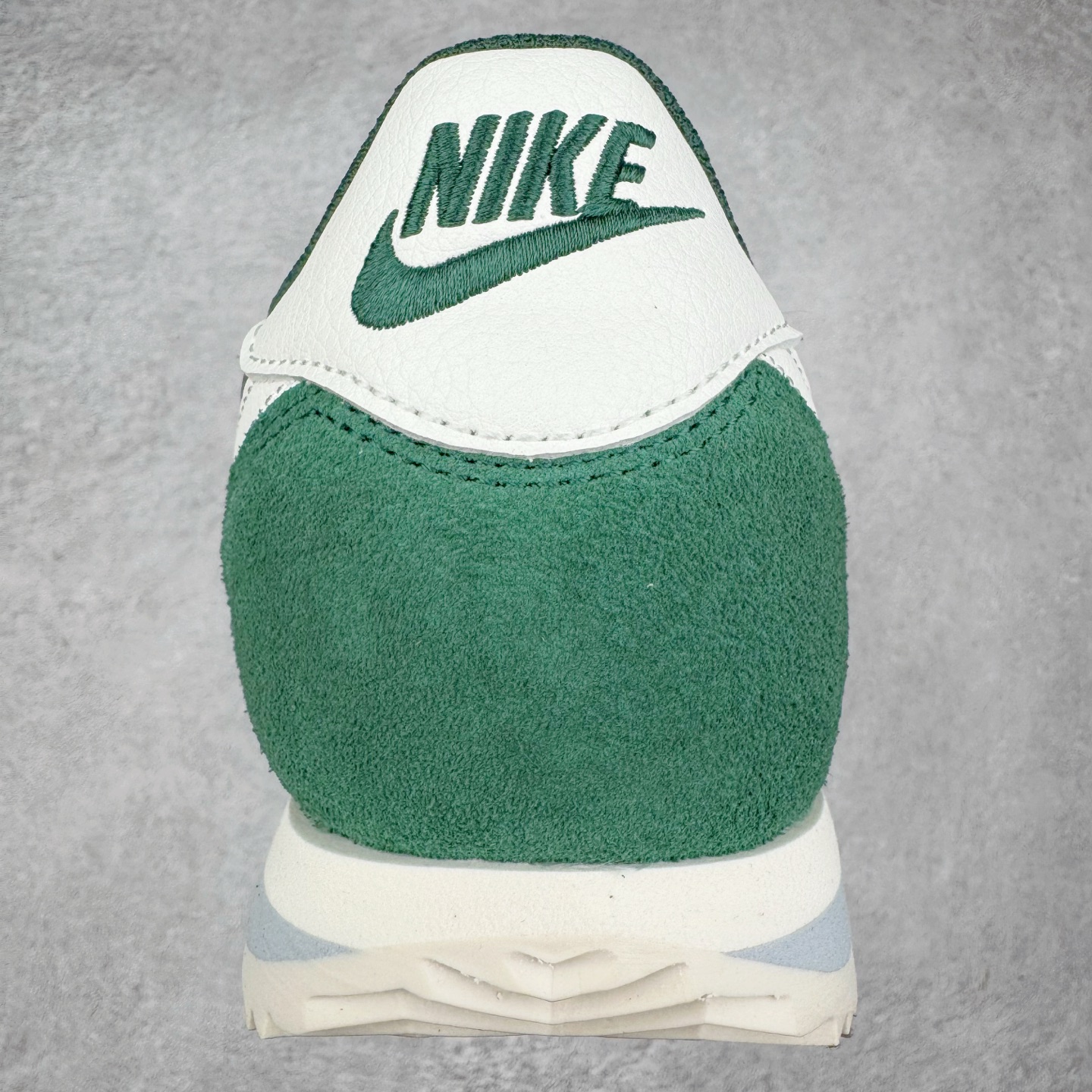 图片[8]-＃JC纯原 NK Classic Cortez Leather 阿甘复古初代皮革慢跑鞋 DZ2795-300 实体平台指令订单 全套原纸板楦头开发 原厂数据大底磨具 一比一鞋头弧度高度鞋身弧度 细节品控鞋型随意对比 正确烫金高频细节 公司级标准检验QC 区分市面一切版本 完美复刻阿甘复古鞋型 尺码：35.5 36 36.5 37.5 38 38.5 39 40 40.5 41 42 42.5 43 44 45-选品中心