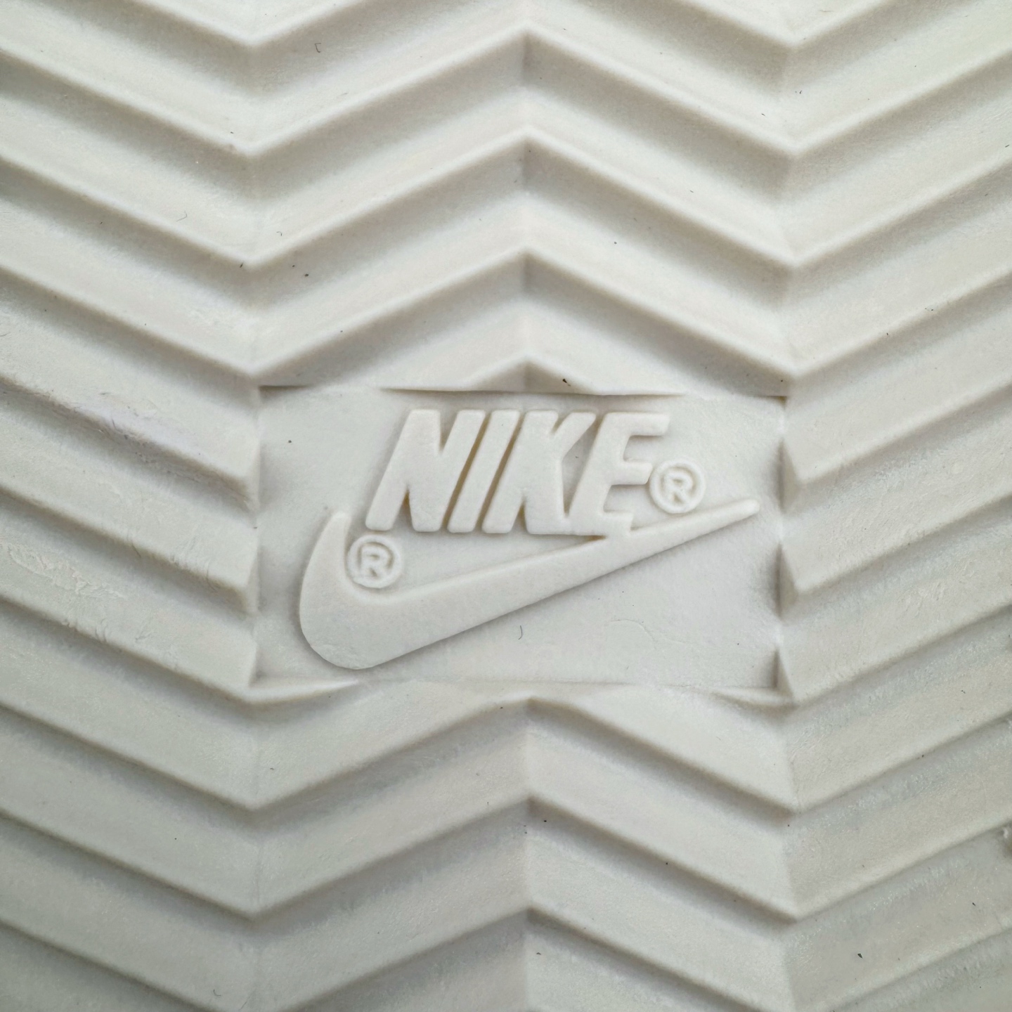 图片[20]-＃JC纯原 NK Classic Cortez Leather 阿甘复古初代皮革慢跑鞋 DZ2795-300 实体平台指令订单 全套原纸板楦头开发 原厂数据大底磨具 一比一鞋头弧度高度鞋身弧度 细节品控鞋型随意对比 正确烫金高频细节 公司级标准检验QC 区分市面一切版本 完美复刻阿甘复古鞋型 尺码：35.5 36 36.5 37.5 38 38.5 39 40 40.5 41 42 42.5 43 44 45-选品中心