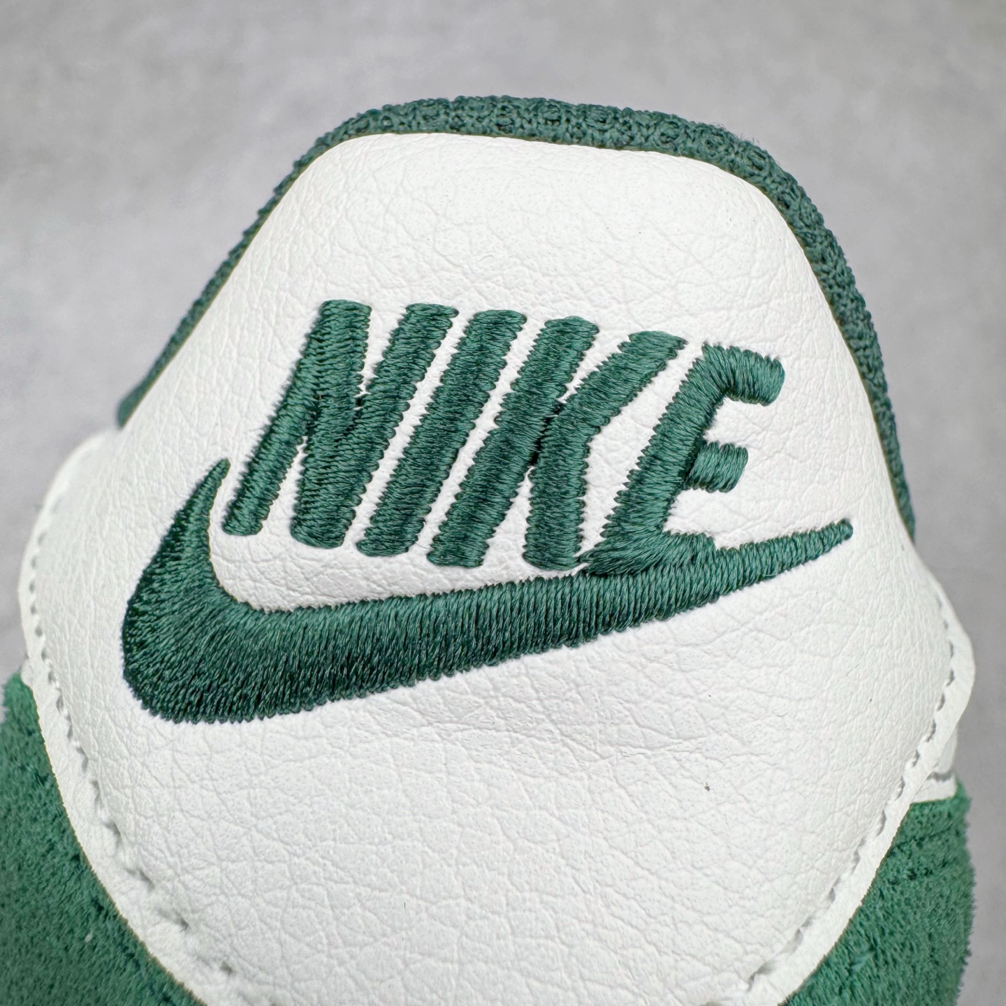 图片[16]-＃JC纯原 NK Classic Cortez Leather 阿甘复古初代皮革慢跑鞋 DZ2795-300 实体平台指令订单 全套原纸板楦头开发 原厂数据大底磨具 一比一鞋头弧度高度鞋身弧度 细节品控鞋型随意对比 正确烫金高频细节 公司级标准检验QC 区分市面一切版本 完美复刻阿甘复古鞋型 尺码：35.5 36 36.5 37.5 38 38.5 39 40 40.5 41 42 42.5 43 44 45-选品中心