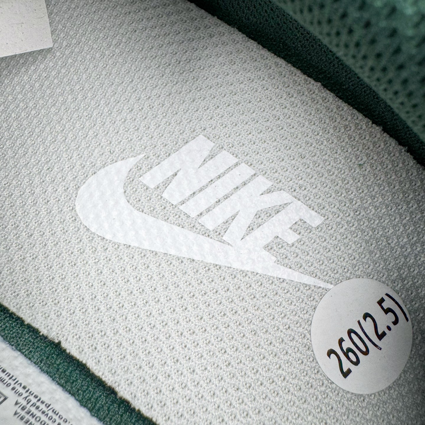 图片[11]-＃JC纯原 NK Classic Cortez Leather 阿甘复古初代皮革慢跑鞋 DZ2795-300 实体平台指令订单 全套原纸板楦头开发 原厂数据大底磨具 一比一鞋头弧度高度鞋身弧度 细节品控鞋型随意对比 正确烫金高频细节 公司级标准检验QC 区分市面一切版本 完美复刻阿甘复古鞋型 尺码：35.5 36 36.5 37.5 38 38.5 39 40 40.5 41 42 42.5 43 44 45-选品中心