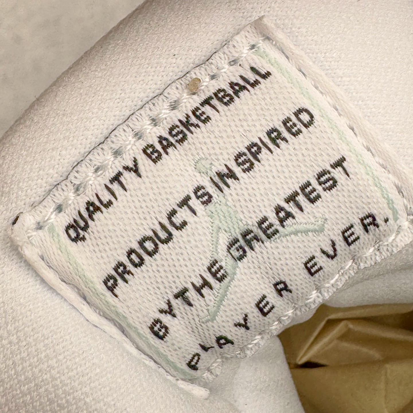 图片[12]-＃KZ神版 Air Jordan AJ11 Low 低帮 薄荷绿 AH7860-103 市场中端王者 耗时半年巨作 全套原纸板楦头开发 确保原汁原味 完美呈现11代版型 此版本只针对中端市场 皮料材质有所更替 其他数据细节工艺流程均保持一致绝不口嗨 细节品控鞋型随意秒杀市面3XX 原楦原档案数据开模打造 原厂中底拉帮钢印 原厂进口漆皮 防冻不开裂 原装鞋撑 水晶大底正确色度色泽 原楦原数据刺绣 原厂车缝走线及对位 毫厘不差 飞人logo采用原数据电脑刺绣 原装正品碳纤维真实碳板 增强抗扭 原内标 原盒标 正确官方原盒 防氧化水晶外底 原厂配套全掌solo气垫 进口港宝加持 后跟自然饱满 全鞋荧光划线卡点 追求极致完美 每一双都是工艺品 多重QC质检 超越公司货的品控标准 实实在在的免检产品 尺码：36 36.5 37.5 38 38.5 39 40 40.5 41 42 42.5 43 44 44.5 45 46 47.5-选品中心