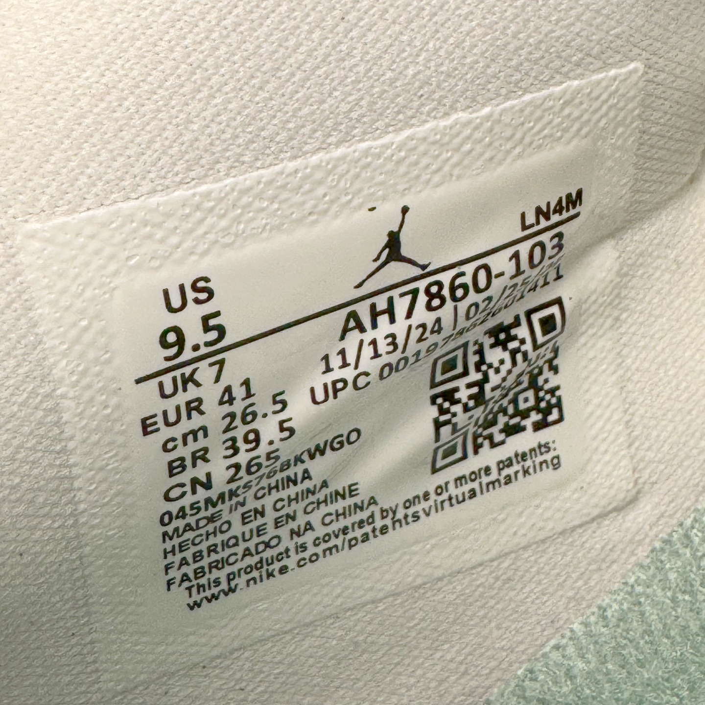 图片[11]-＃KZ神版 Air Jordan AJ11 Low 低帮 薄荷绿 AH7860-103 市场中端王者 耗时半年巨作 全套原纸板楦头开发 确保原汁原味 完美呈现11代版型 此版本只针对中端市场 皮料材质有所更替 其他数据细节工艺流程均保持一致绝不口嗨 细节品控鞋型随意秒杀市面3XX 原楦原档案数据开模打造 原厂中底拉帮钢印 原厂进口漆皮 防冻不开裂 原装鞋撑 水晶大底正确色度色泽 原楦原数据刺绣 原厂车缝走线及对位 毫厘不差 飞人logo采用原数据电脑刺绣 原装正品碳纤维真实碳板 增强抗扭 原内标 原盒标 正确官方原盒 防氧化水晶外底 原厂配套全掌solo气垫 进口港宝加持 后跟自然饱满 全鞋荧光划线卡点 追求极致完美 每一双都是工艺品 多重QC质检 超越公司货的品控标准 实实在在的免检产品 尺码：36 36.5 37.5 38 38.5 39 40 40.5 41 42 42.5 43 44 44.5 45 46 47.5-选品中心