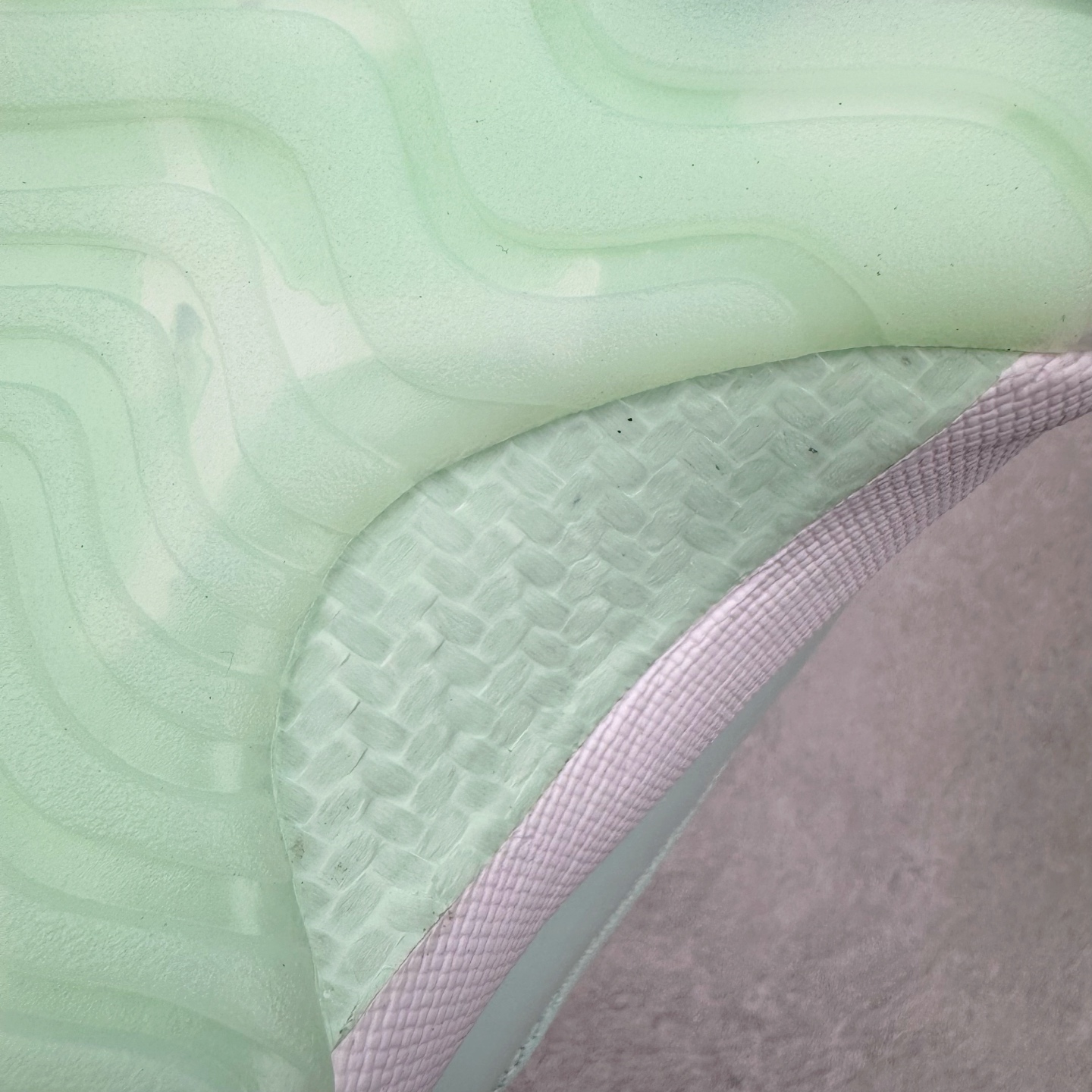 图片[20]-＃KZ神版 Air Jordan AJ11 Low 低帮 薄荷绿 AH7860-103 市场中端王者 耗时半年巨作 全套原纸板楦头开发 确保原汁原味 完美呈现11代版型 此版本只针对中端市场 皮料材质有所更替 其他数据细节工艺流程均保持一致绝不口嗨 细节品控鞋型随意秒杀市面3XX 原楦原档案数据开模打造 原厂中底拉帮钢印 原厂进口漆皮 防冻不开裂 原装鞋撑 水晶大底正确色度色泽 原楦原数据刺绣 原厂车缝走线及对位 毫厘不差 飞人logo采用原数据电脑刺绣 原装正品碳纤维真实碳板 增强抗扭 原内标 原盒标 正确官方原盒 防氧化水晶外底 原厂配套全掌solo气垫 进口港宝加持 后跟自然饱满 全鞋荧光划线卡点 追求极致完美 每一双都是工艺品 多重QC质检 超越公司货的品控标准 实实在在的免检产品 尺码：36 36.5 37.5 38 38.5 39 40 40.5 41 42 42.5 43 44 44.5 45 46 47.5-选品中心