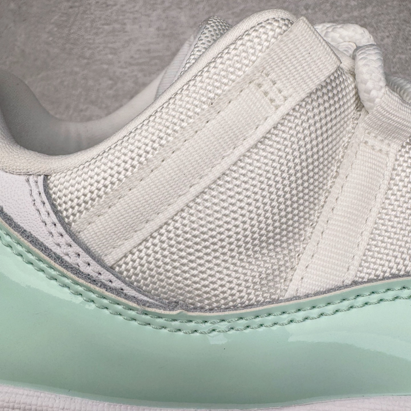 图片[16]-＃KZ神版 Air Jordan AJ11 Low 低帮 薄荷绿 AH7860-103 市场中端王者 耗时半年巨作 全套原纸板楦头开发 确保原汁原味 完美呈现11代版型 此版本只针对中端市场 皮料材质有所更替 其他数据细节工艺流程均保持一致绝不口嗨 细节品控鞋型随意秒杀市面3XX 原楦原档案数据开模打造 原厂中底拉帮钢印 原厂进口漆皮 防冻不开裂 原装鞋撑 水晶大底正确色度色泽 原楦原数据刺绣 原厂车缝走线及对位 毫厘不差 飞人logo采用原数据电脑刺绣 原装正品碳纤维真实碳板 增强抗扭 原内标 原盒标 正确官方原盒 防氧化水晶外底 原厂配套全掌solo气垫 进口港宝加持 后跟自然饱满 全鞋荧光划线卡点 追求极致完美 每一双都是工艺品 多重QC质检 超越公司货的品控标准 实实在在的免检产品 尺码：36 36.5 37.5 38 38.5 39 40 40.5 41 42 42.5 43 44 44.5 45 46 47.5-选品中心