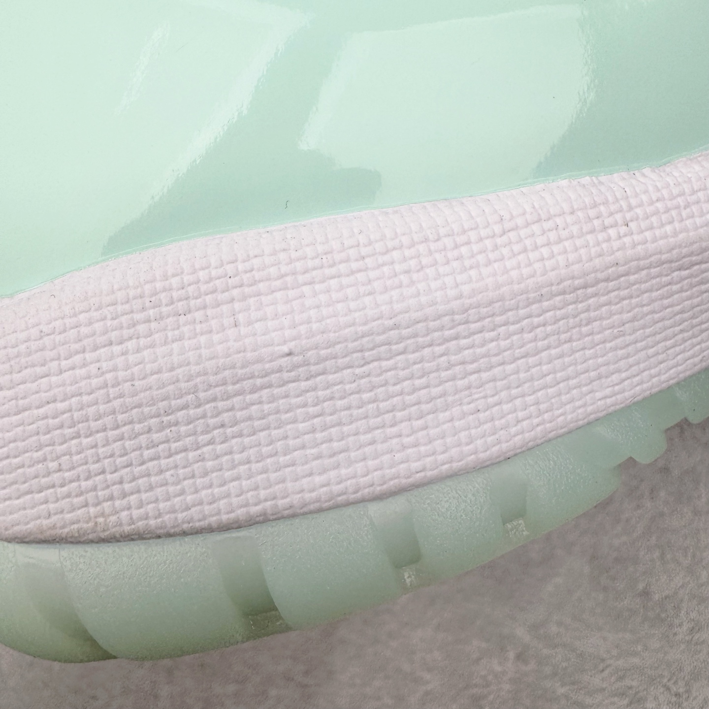图片[18]-＃KZ神版 Air Jordan AJ11 Low 低帮 薄荷绿 AH7860-103 市场中端王者 耗时半年巨作 全套原纸板楦头开发 确保原汁原味 完美呈现11代版型 此版本只针对中端市场 皮料材质有所更替 其他数据细节工艺流程均保持一致绝不口嗨 细节品控鞋型随意秒杀市面3XX 原楦原档案数据开模打造 原厂中底拉帮钢印 原厂进口漆皮 防冻不开裂 原装鞋撑 水晶大底正确色度色泽 原楦原数据刺绣 原厂车缝走线及对位 毫厘不差 飞人logo采用原数据电脑刺绣 原装正品碳纤维真实碳板 增强抗扭 原内标 原盒标 正确官方原盒 防氧化水晶外底 原厂配套全掌solo气垫 进口港宝加持 后跟自然饱满 全鞋荧光划线卡点 追求极致完美 每一双都是工艺品 多重QC质检 超越公司货的品控标准 实实在在的免检产品 尺码：36 36.5 37.5 38 38.5 39 40 40.5 41 42 42.5 43 44 44.5 45 46 47.5-选品中心
