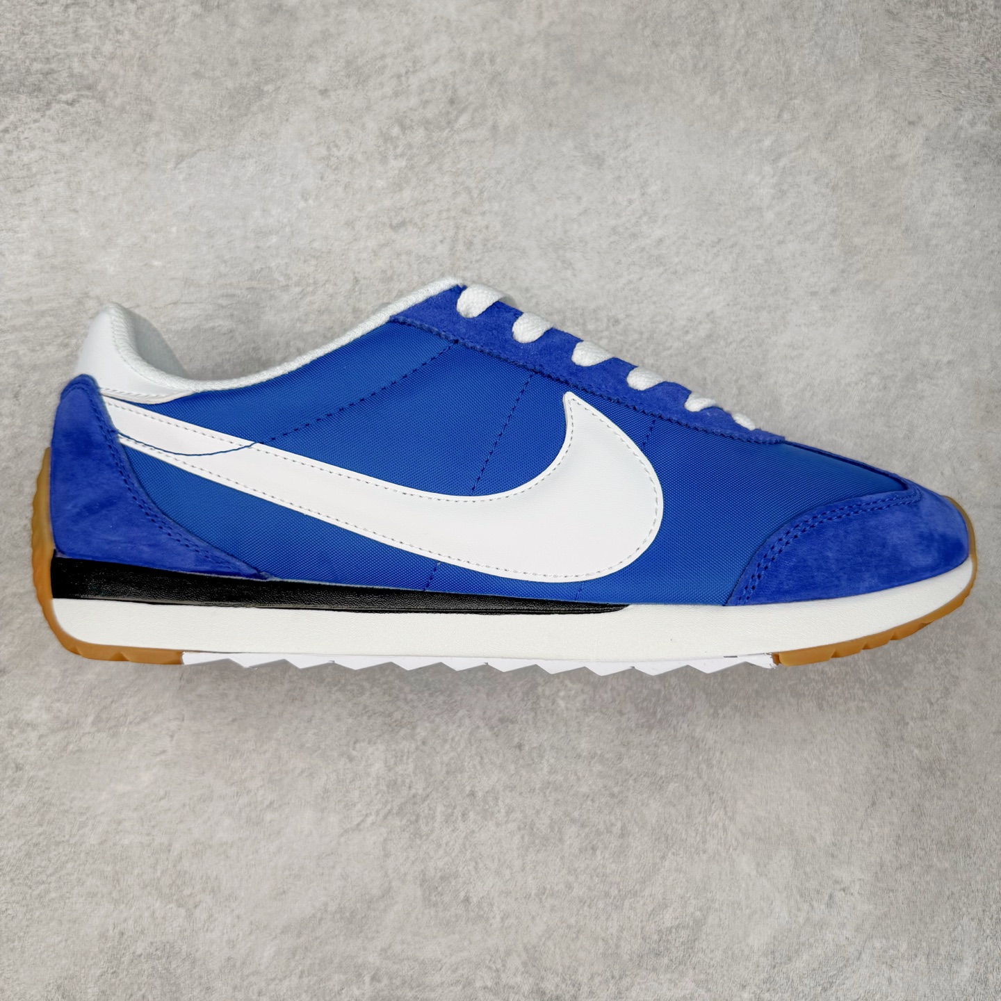 NK Pacific 华夫舒适百搭个性减震低帮生活休闲鞋 HM4771-104 秉承元年款经典风格 糅合防水鞋面设计 传统鞋带系统和覆面设计增强贴合感 提升耐久性 彰显经典风格 EVA 泡棉中底轻盈缓震 纯色橡胶外底搭配人字形底纹 缔造出色耐久性和多向抓地力 天猫订单本实体可操作原价款 尺码: 36 36.5 37 38 38.5 39 40 40.5 41 42 42.5 43 44 45-选品中心