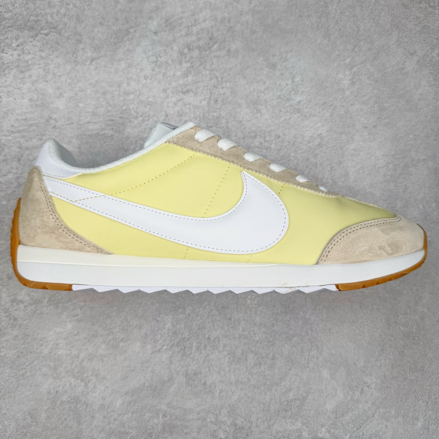 NK Pacific 华夫舒适百搭个性减震低帮生活休闲鞋 HM4771-401 秉承元年款经典风格 糅合防水鞋面设计 传统鞋带系统和覆面设计增强贴合感 提升耐久性 彰显经典风格 EVA 泡棉中底轻盈缓震 纯色橡胶外底搭配人字形底纹 缔造出色耐久性和多向抓地力 天猫订单本实体可操作原价款 尺码： 36 36.5 37 38 38.5 39 40 40.5 41 42 42.5 43 44 45-选品中心