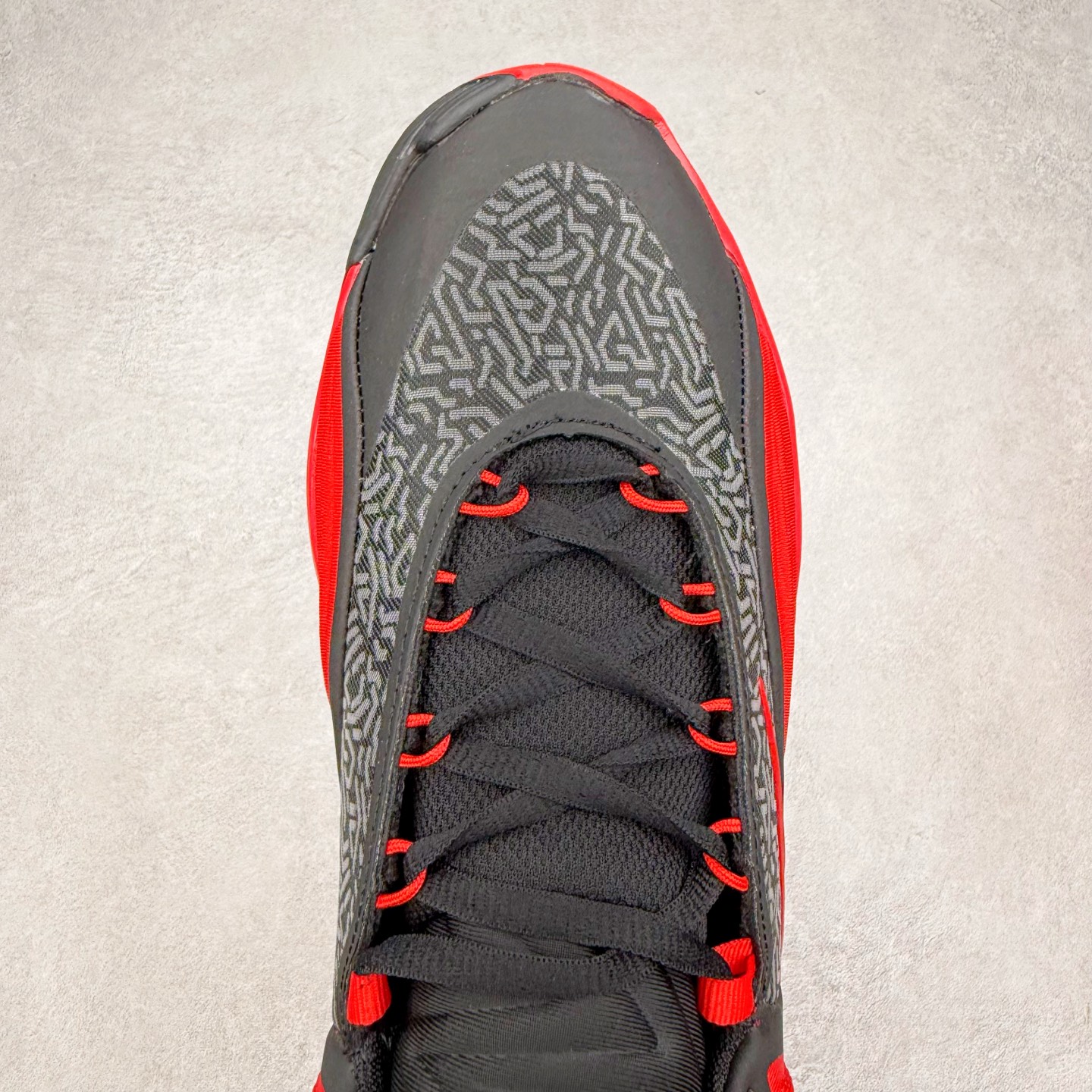 图片[4]-NK Zoom Freak 7 EP 字母哥七代支持轻实战篮球鞋 依旧沿袭了低帮的设定 保证实战的灵活性 类蝉翼网纱材质打造的鞋面带来更极致的轻量化 鞋舌上点缀字母哥的个人 Logo 彰显了签名鞋身份 整体设计采用了 Zoom Freak 系列一贯的风格 鞋身上有巨大的 Swoosh 贯穿中底 甚至延伸到了鞋跟后侧 鞋身线条相比前代圆润了一些 鞋头造型和侧面的观感隐约有 Air Jordan 36 的影子 足弓处延伸到中底的 Swoosh 部分做了开窗设计 中底的造型也加入了更多的几何棱角线条 辨识度依旧 尺码：40 40.5 41 42 42.5 43 44 44.5 45 46-选品中心