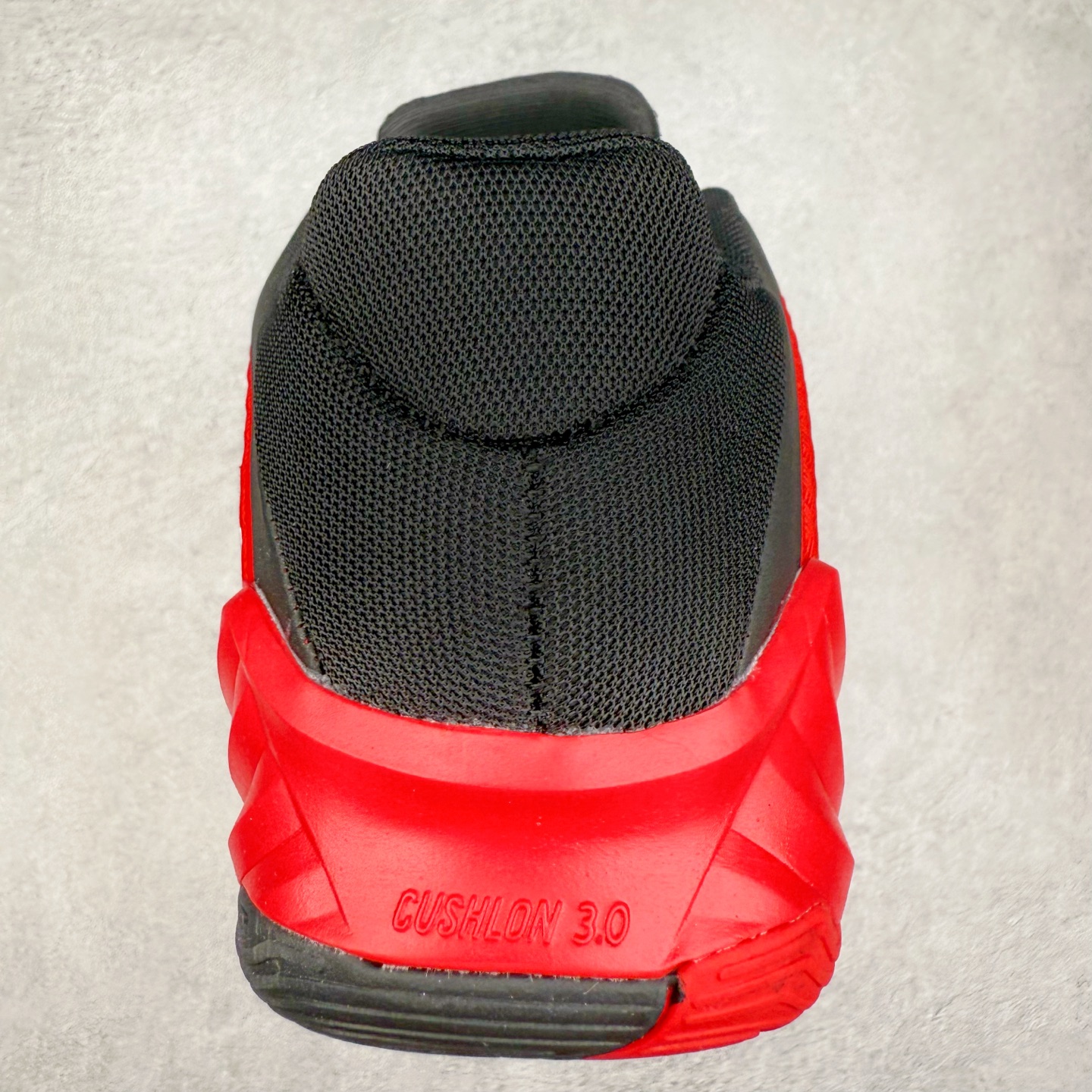 图片[8]-NK Zoom Freak 7 EP 字母哥七代支持轻实战篮球鞋 依旧沿袭了低帮的设定 保证实战的灵活性 类蝉翼网纱材质打造的鞋面带来更极致的轻量化 鞋舌上点缀字母哥的个人 Logo 彰显了签名鞋身份 整体设计采用了 Zoom Freak 系列一贯的风格 鞋身上有巨大的 Swoosh 贯穿中底 甚至延伸到了鞋跟后侧 鞋身线条相比前代圆润了一些 鞋头造型和侧面的观感隐约有 Air Jordan 36 的影子 足弓处延伸到中底的 Swoosh 部分做了开窗设计 中底的造型也加入了更多的几何棱角线条 辨识度依旧 尺码：40 40.5 41 42 42.5 43 44 44.5 45 46-选品中心