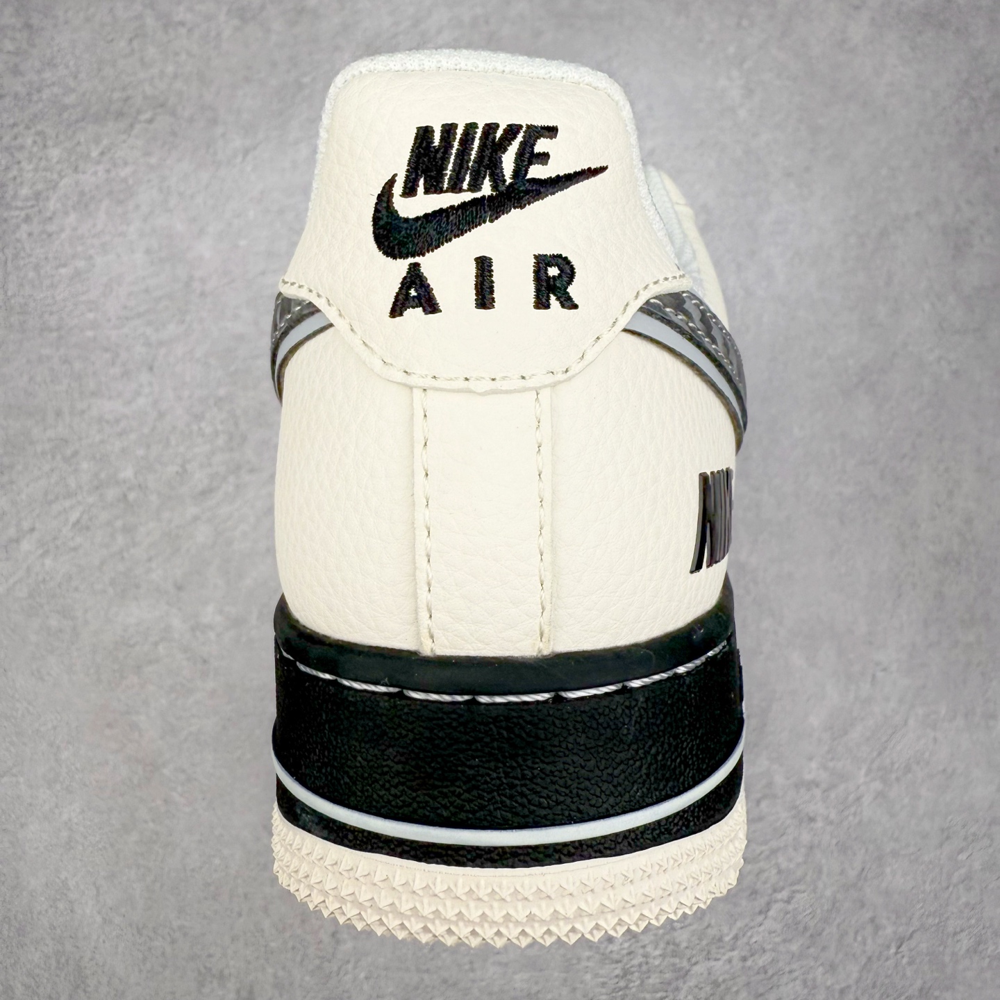 图片[8]-NK Air Force 1´07 Low 空军一号低帮百搭休闲运动板鞋 XX3168-206 柔软、弹性十足的缓震性能和出色的中底设计 横跨复古与现代的外型结合 造就出风靡全球 三十多年的Force 1 直到今天还深受青睐 实拍调校N版已经零色差零失真 百分百还原实物色彩所见即所得 不存在货不对板色差等低级问题 选购参考实物拍摄 不混卖不参货 只用心做好货严格选品 承诺混一赔十 尺码：36 36.5 37.5 38 38.5 39 40 40.5 41 42 42.5 43 44 44.5 45-选品中心