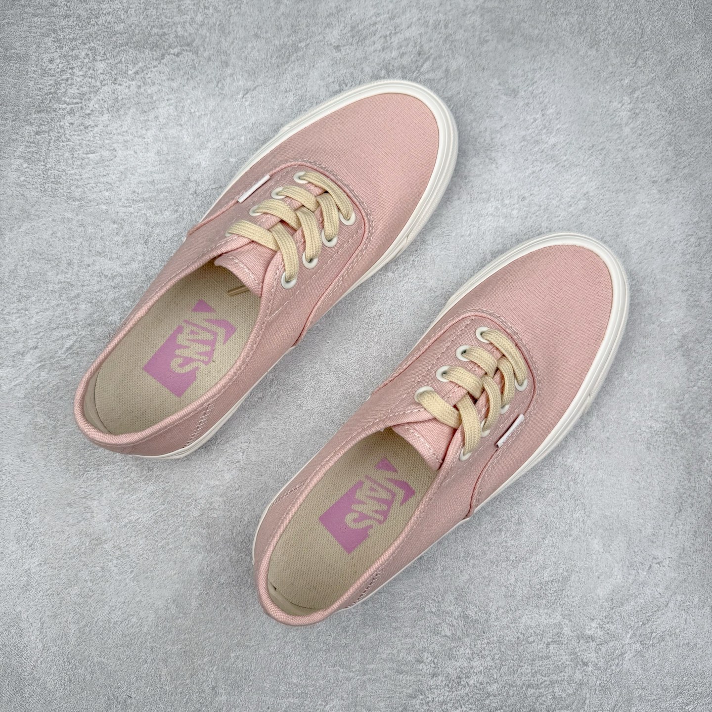 图片[3]-Vans Authentic 44 Premium 粉色 万斯官方 舒适简约时尚低帮帆布鞋 炎炎夏日配上一双粉色帆布鞋 打造复古街感 简约出型 货号：VN000D4YFBM 尺码：35 36 36.5 37 38 38.5 39 40 40.5 41 42 42.5 43 44-选品中心