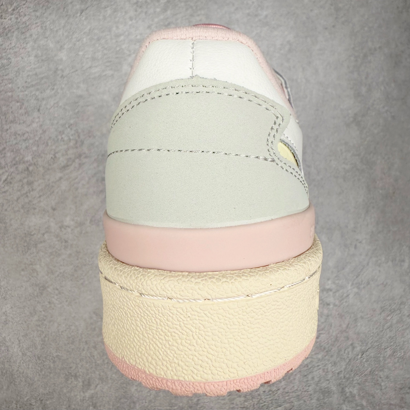 图片[8]-AD Forum 84 Low OG 低帮百搭潮流休闲运动板鞋 JR8032 以复古篮球鞋的外形为基础 采用皮革拼接 简约百搭 更加贴合舒适 中底内侧网格造型起到点睛之笔 外底橡胶 更显复古 尺码：36 36.5 37.5 38 38.5 39 40 40.5 41 42 42.5 43 44 44.5 45-选品中心