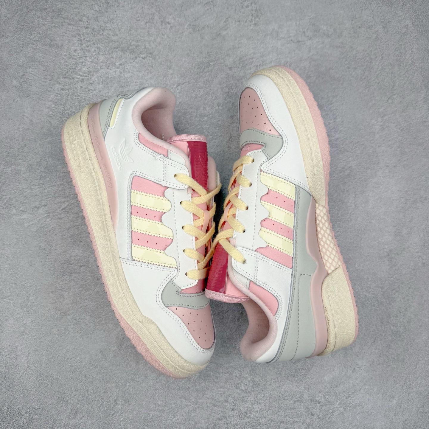 图片[3]-AD Forum 84 Low OG 低帮百搭潮流休闲运动板鞋 JR8032 以复古篮球鞋的外形为基础 采用皮革拼接 简约百搭 更加贴合舒适 中底内侧网格造型起到点睛之笔 外底橡胶 更显复古 尺码：36 36.5 37.5 38 38.5 39 40 40.5 41 42 42.5 43 44 44.5 45-选品中心