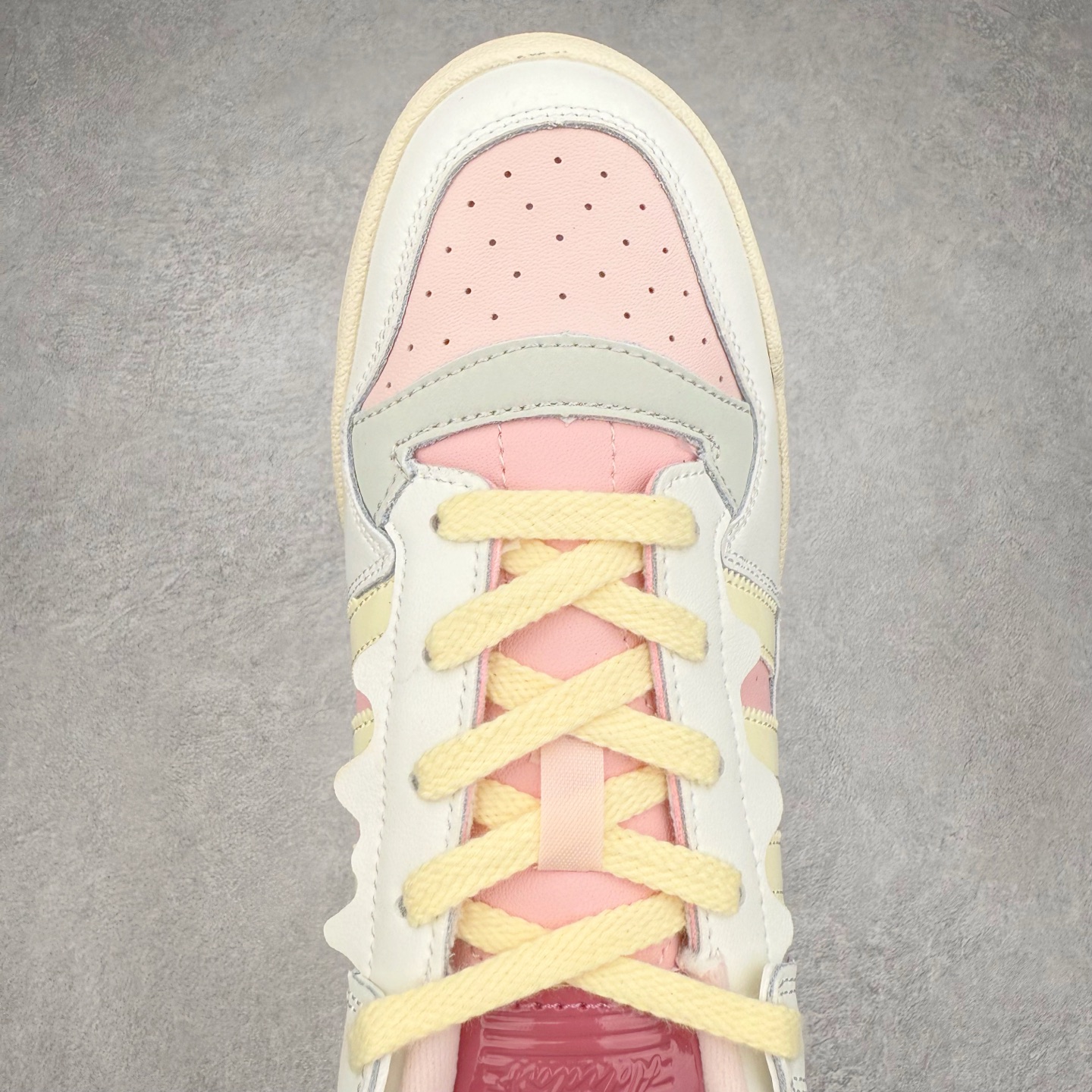 图片[4]-AD Forum 84 Low OG 低帮百搭潮流休闲运动板鞋 JR8032 以复古篮球鞋的外形为基础 采用皮革拼接 简约百搭 更加贴合舒适 中底内侧网格造型起到点睛之笔 外底橡胶 更显复古 尺码：36 36.5 37.5 38 38.5 39 40 40.5 41 42 42.5 43 44 44.5 45-选品中心