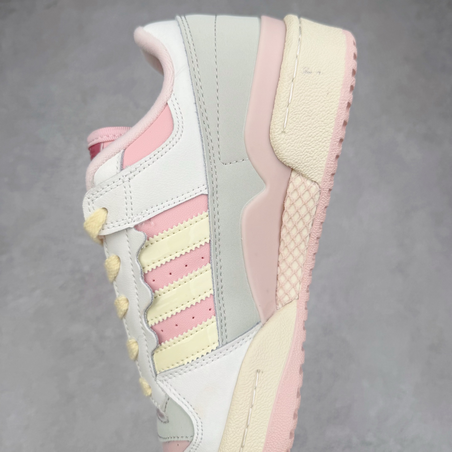 图片[7]-AD Forum 84 Low OG 低帮百搭潮流休闲运动板鞋 JR8032 以复古篮球鞋的外形为基础 采用皮革拼接 简约百搭 更加贴合舒适 中底内侧网格造型起到点睛之笔 外底橡胶 更显复古 尺码：36 36.5 37.5 38 38.5 39 40 40.5 41 42 42.5 43 44 44.5 45-选品中心