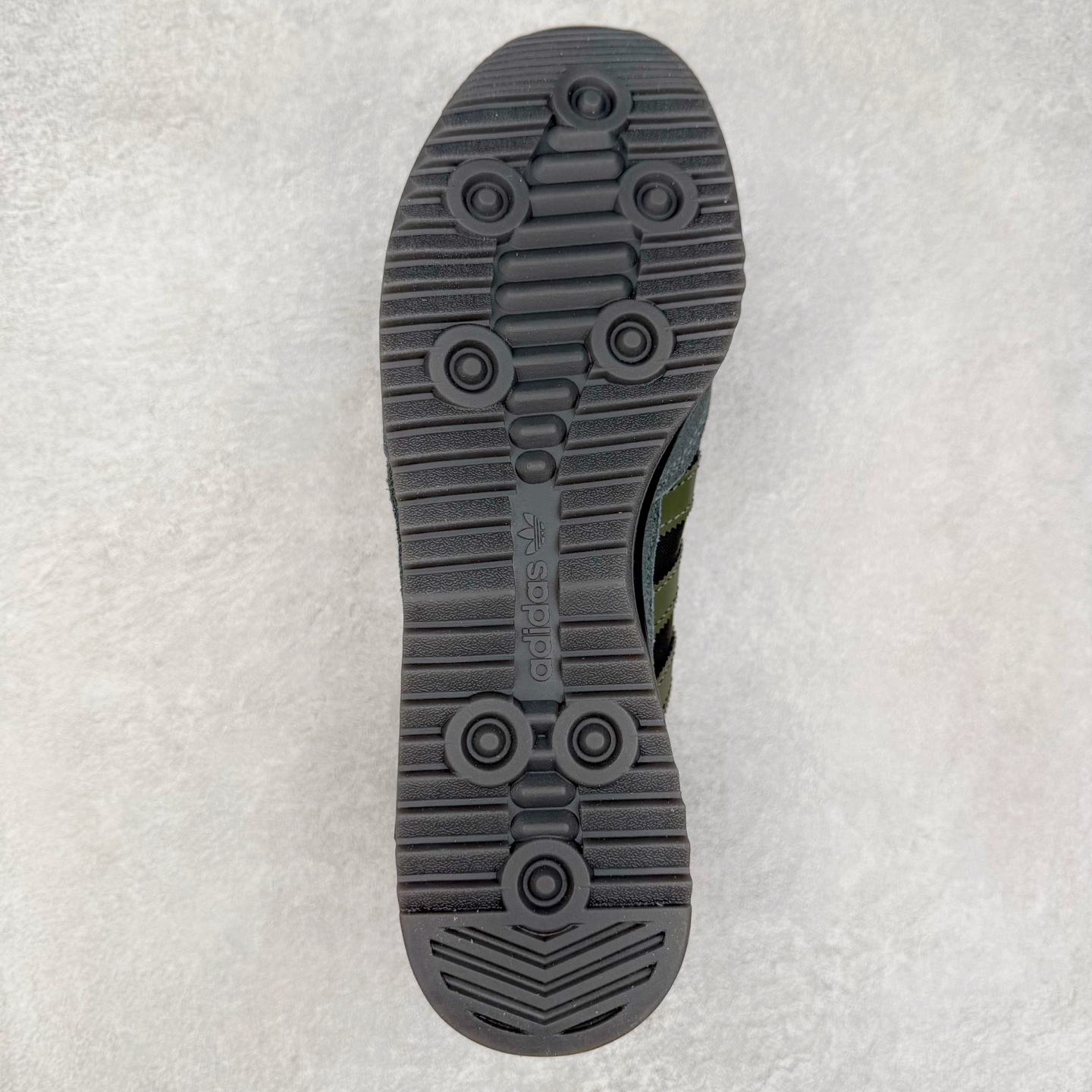 图片[9]-＃HP纯原 AD Wmns SL72 OG 系列德训足球风百搭低帮休闲运动板鞋 IG4646 采用高弹EVA+MODEL+RB三层组合底 区别市面RB一体大底 三层组合鞋底重量与原鞋一致 Originals 将有「T 头鞋」造型的诞生于 1972 年的 SL72 鞋款复刻带回 各位买鞋又有新选择了 1972 年 SL72 问世后 引领了后来阿迪达斯的跑鞋发展方向 其中「SL」代表了 Super Light 彰显了产品轻便的特性 1972 年 SL72 问世后 引领了后来阿迪达斯的跑鞋发展方向 其中「SL」代表了 Super Light 彰显了产品轻便的特性 这次 Originals 延续其轻质经典的基因 带来男女两款 SL72 男生款带来 SL72 RS 鞋型 RS 意为 Reshaped（重塑）鞋款在保留了经典的外观基础上 在尼龙材质里增加了填充物 使鞋型更加挺立和饱满 鞋头则更加圆润 鞋底的 EVA 材质则增加了鞋款的高度 女生款则带来 SL72 OG W 鞋型 OG 顾名思义则是致敬经典款式 相较于 RS（Reshaped）鞋款 鞋身更加纤细 其整体鞋身轮廓、线条、细节、材质上尊崇 70 年代 SL72 的设计 还原经典味道 尺码：36 36⅔ 37⅓ 38 38⅔ 39⅓ 40 40⅔ 41⅓ 42 42⅔ 43⅓ 44 44⅔ 45-选品中心