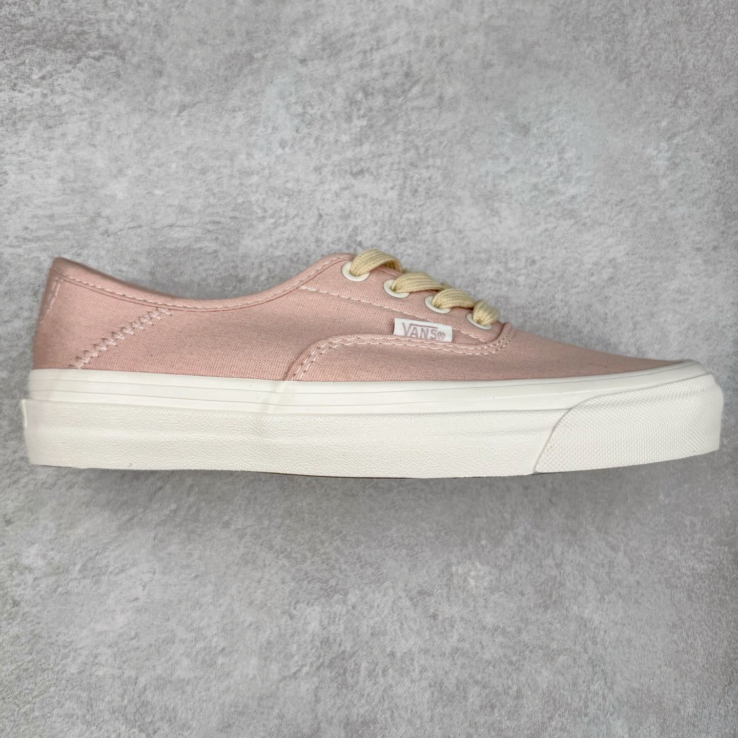 Vans Authentic 44 Premium 粉色 万斯官方 舒适简约时尚低帮帆布鞋 炎炎夏日配上一双粉色帆布鞋 打造复古街感 简约出型 货号:VN000D4YFBM 尺码:35 36 36.5 37 38 38.5 39 40 40.5 41 42 42.5 43 44-选品中心