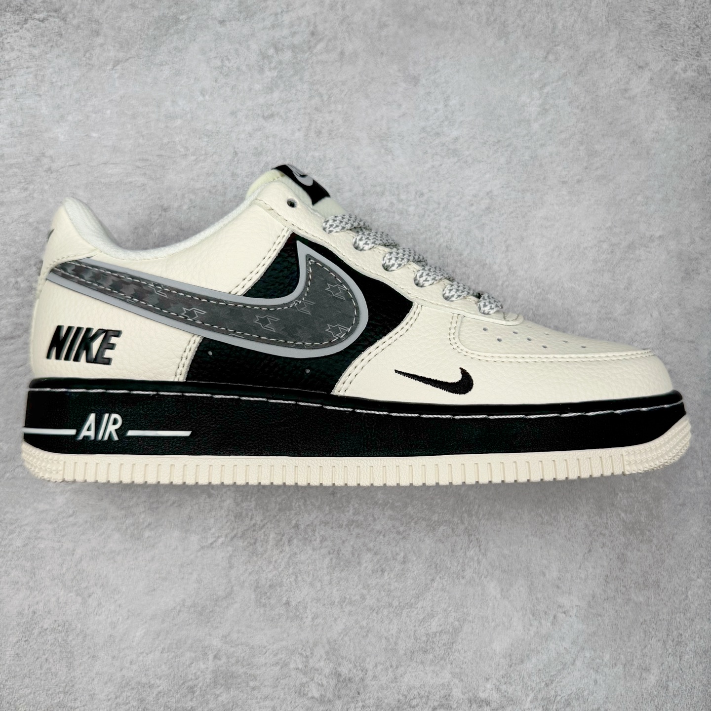 NK Air Force 1´07 Low 空军一号低帮百搭休闲运动板鞋 XX3168-206 柔软、弹性十足的缓震性能和出色的中底设计 横跨复古与现代的外型结合 造就出风靡全球 三十多年的Force 1 直到今天还深受青睐 实拍调校N版已经零色差零失真 百分百还原实物色彩所见即所得 不存在货不对板色差等低级问题 选购参考实物拍摄 不混卖不参货 只用心做好货严格选品 承诺混一赔十 尺码：36 36.5 37.5 38 38.5 39 40 40.5 41 42 42.5 43 44 44.5 45-选品中心