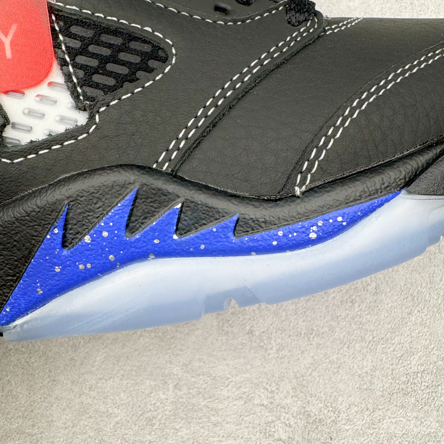 图片[13]-＃PK纯原 Awake NY x Air Jordan AJ5 联名黑蓝 DV4982-004 SZ原厂全套原楦原纸板磨具开发 原厂皮料加持 原厂港宝加持定型后跟R度完美 同源原厂电绣 飞人针数密度立体效果一致 原厂拉帮手法 原厂配置纸衬高频鞋盒 原厂指令配双鞋带 原厂TPU网格鞋带扣 超高鞋面清洁度 最高QC检验标准 控制溢胶瑕疵 到手可放心比对发售原鞋 上脚百分百充正驾驭 尺码：40 40.5 41 42 42.5 43 44 44.5 45 46 47.5-选品中心